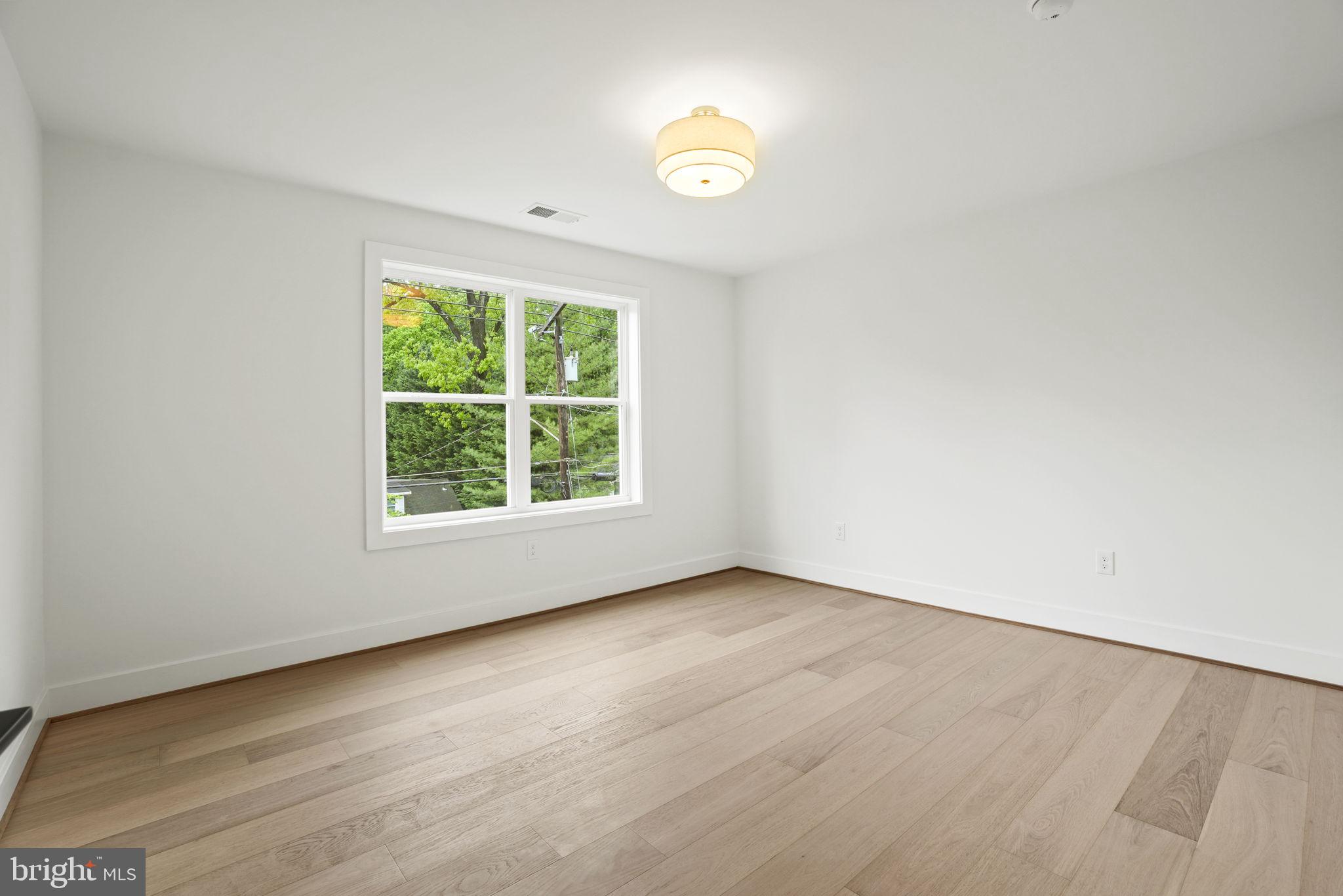 NORTH KENSINGTON - Residential