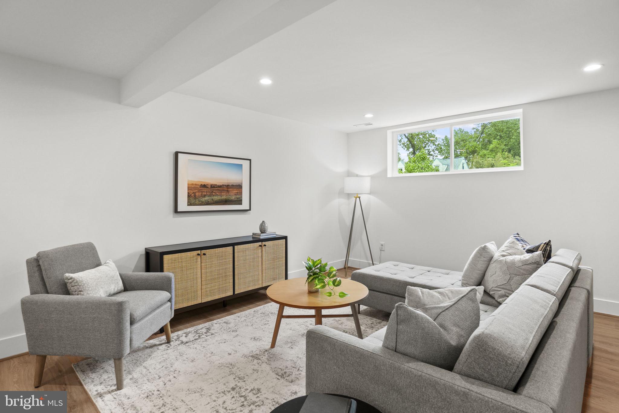 NORTH KENSINGTON - Residential