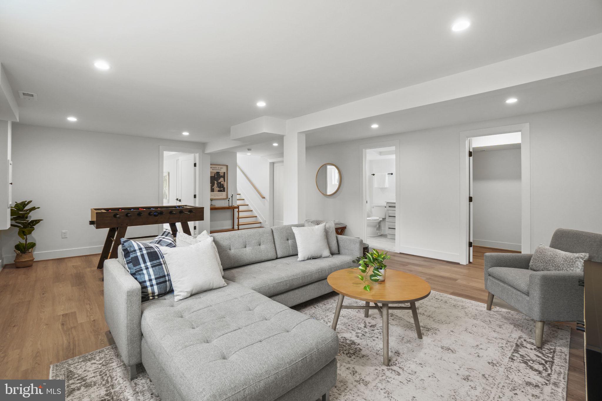 NORTH KENSINGTON - Residential