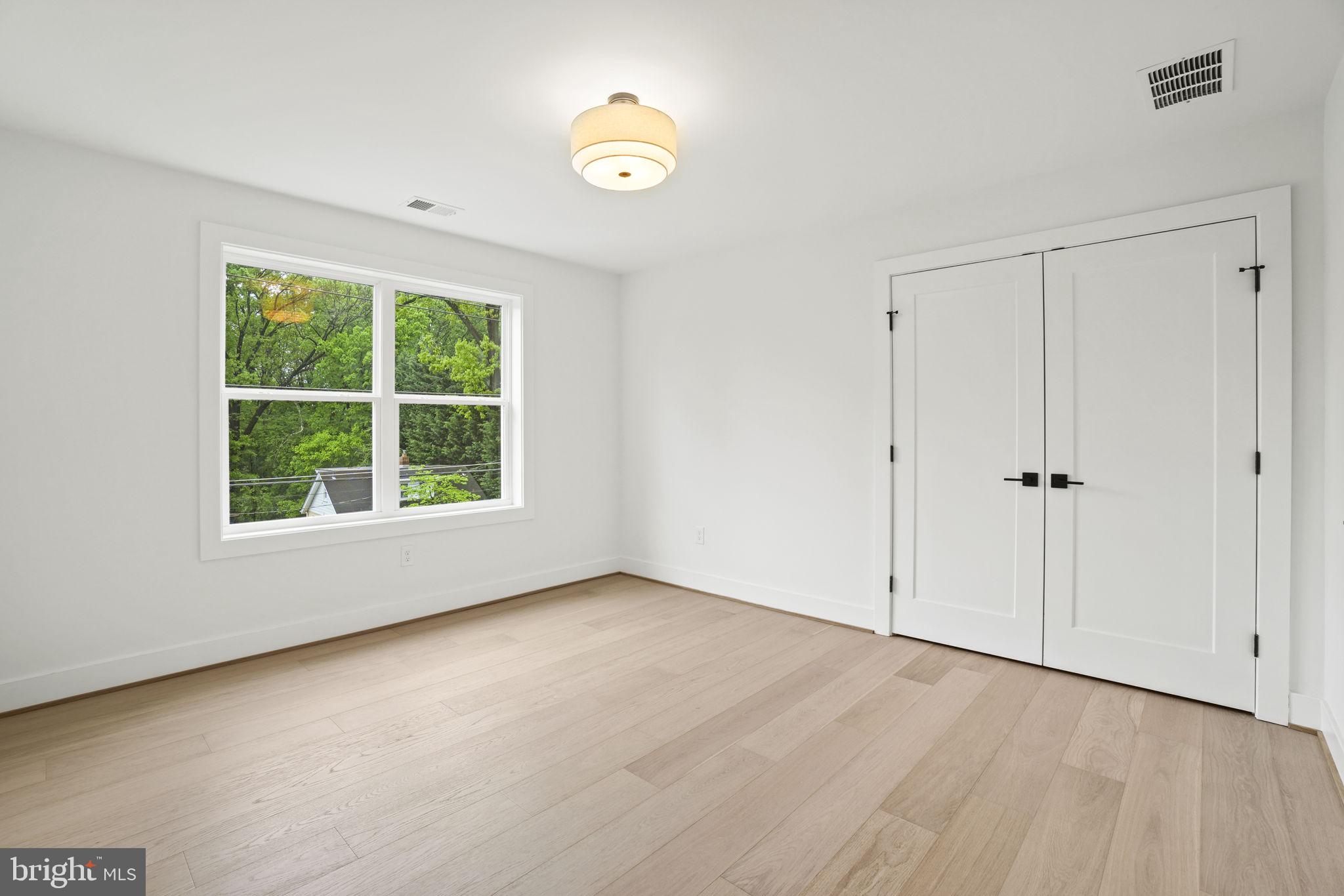 NORTH KENSINGTON - Residential