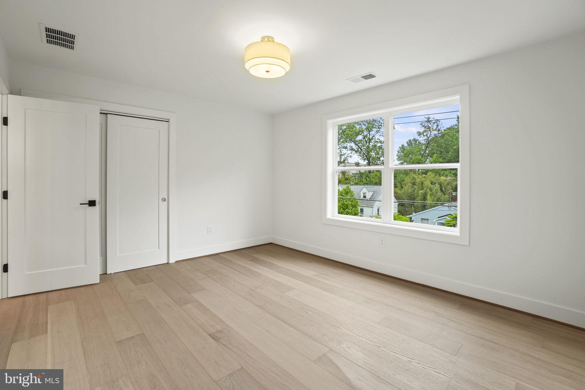 NORTH KENSINGTON - Residential