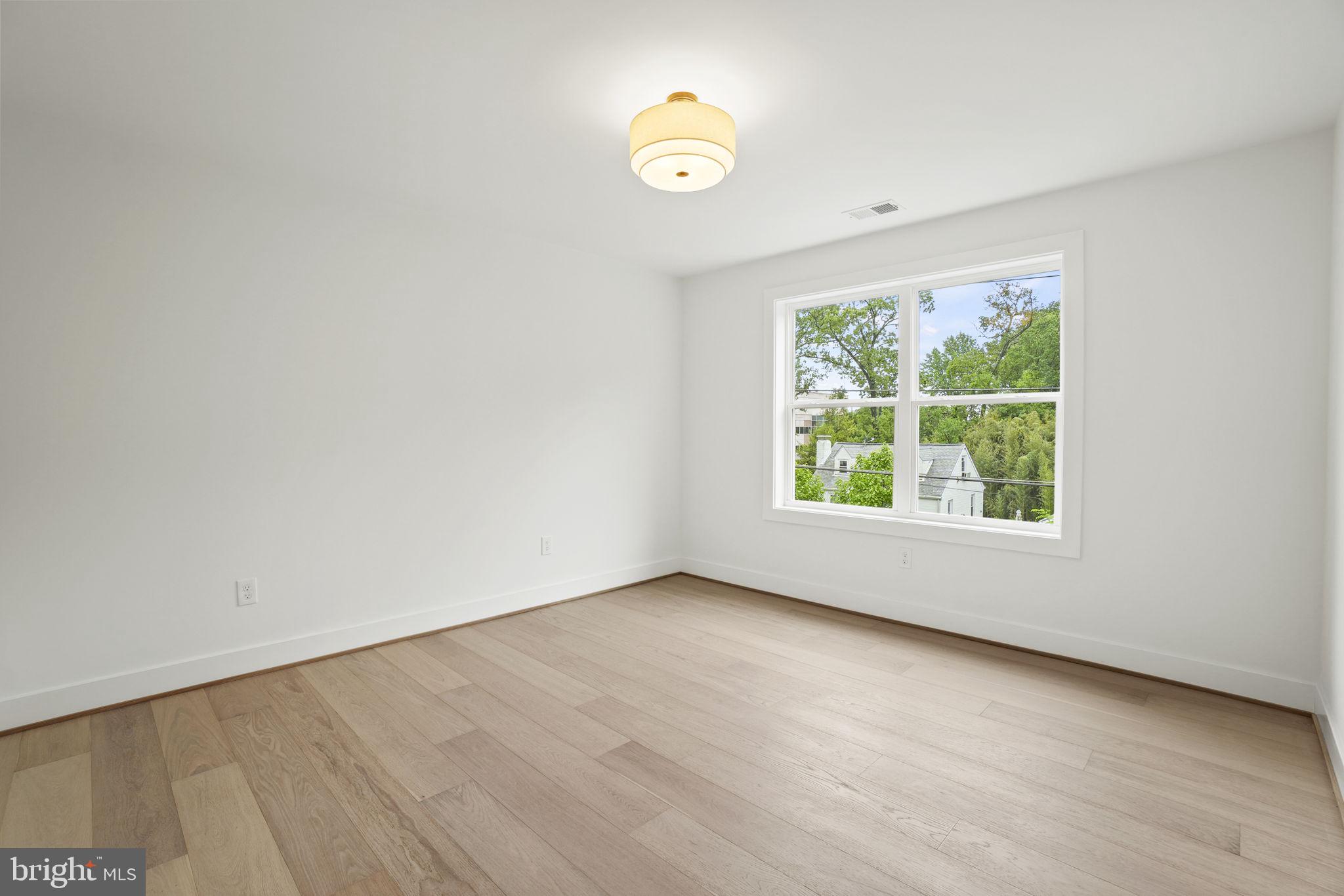 NORTH KENSINGTON - Residential