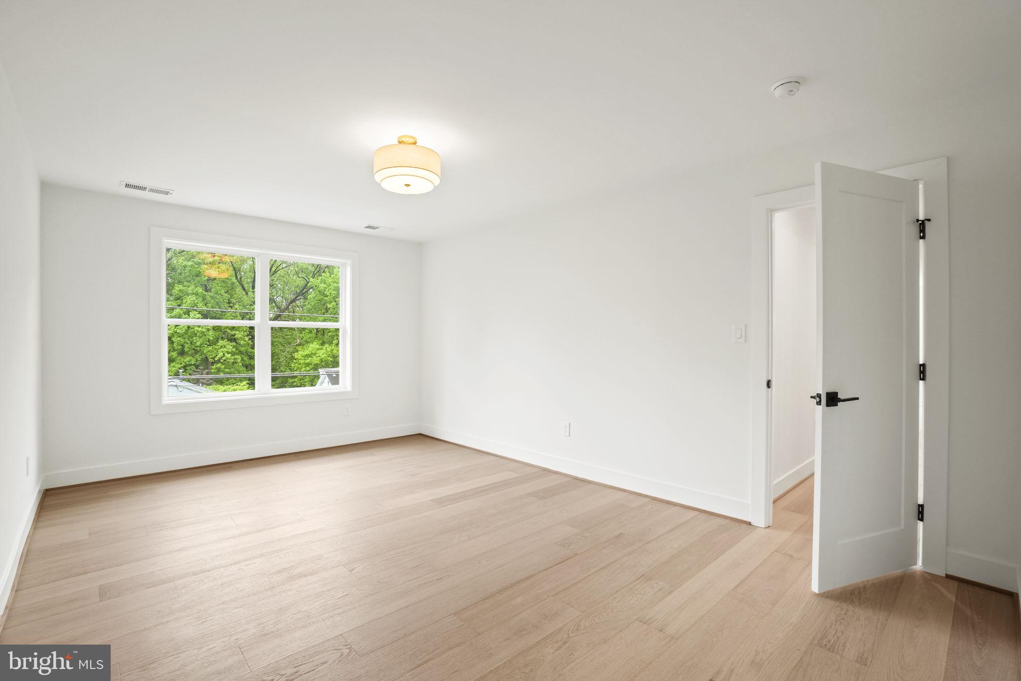 NORTH KENSINGTON - Residential