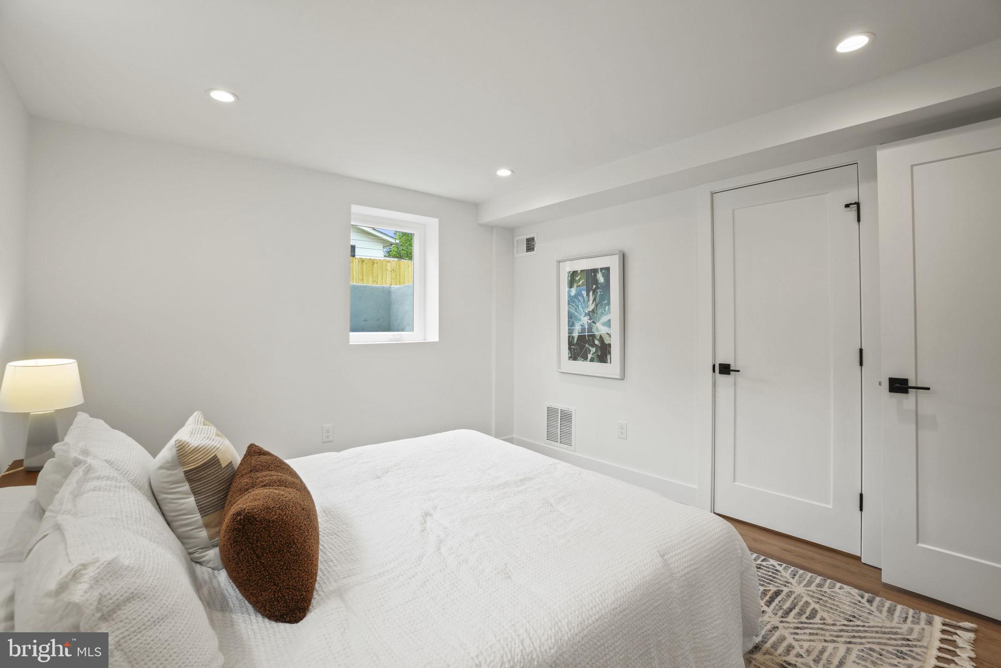 NORTH KENSINGTON - Residential