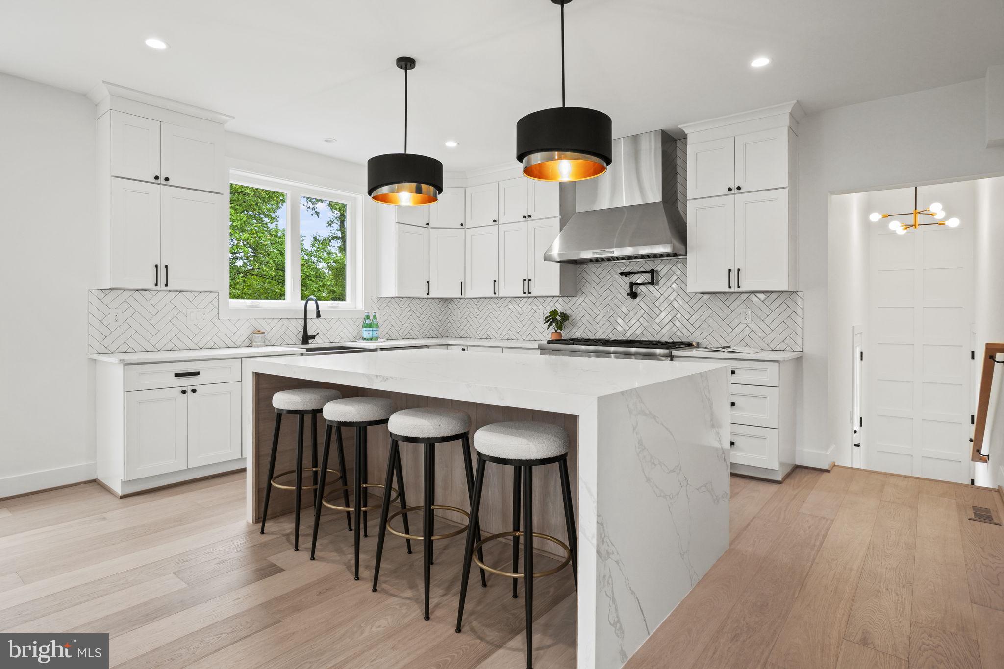 NORTH KENSINGTON - Residential