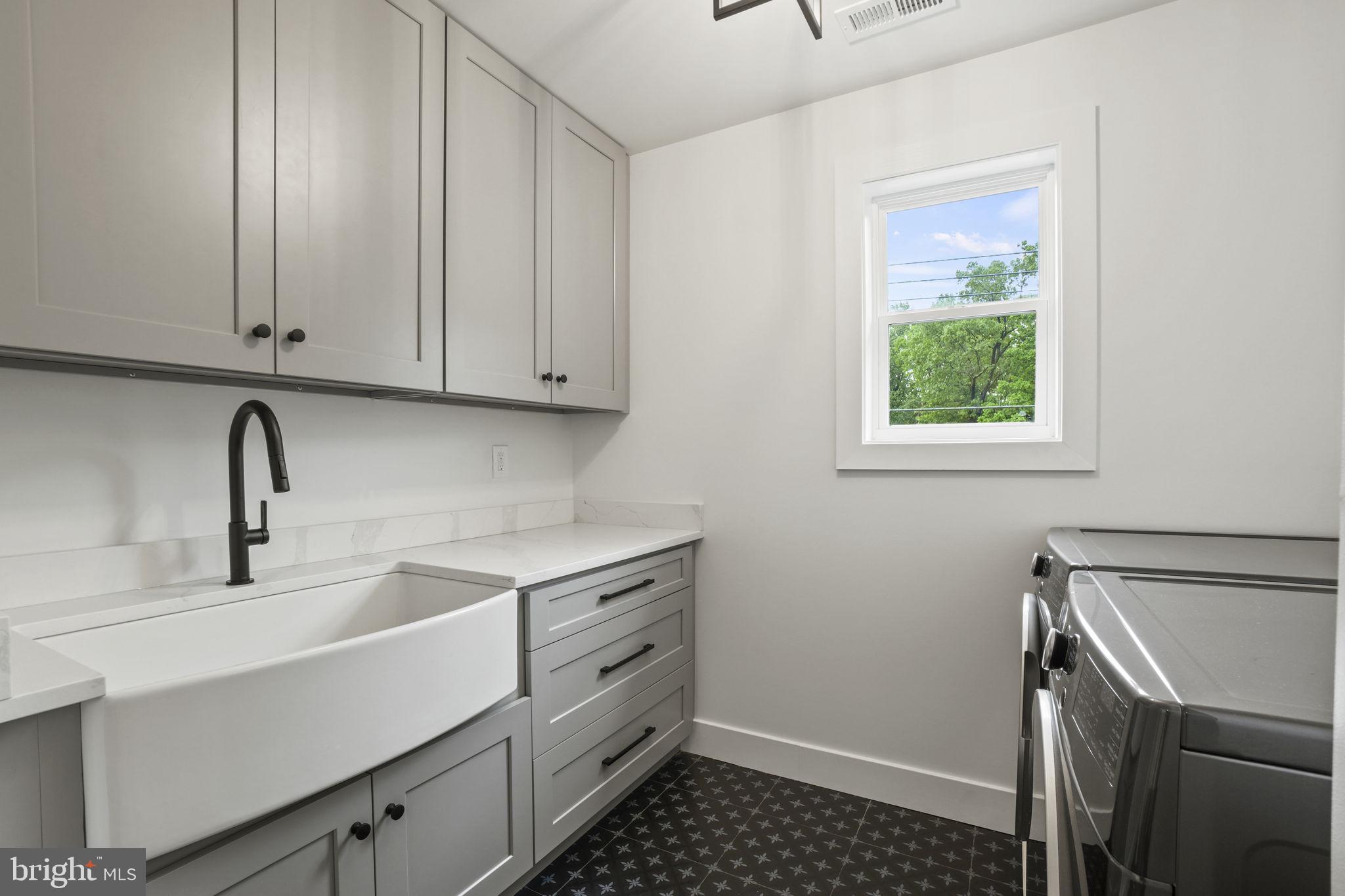 NORTH KENSINGTON - Residential