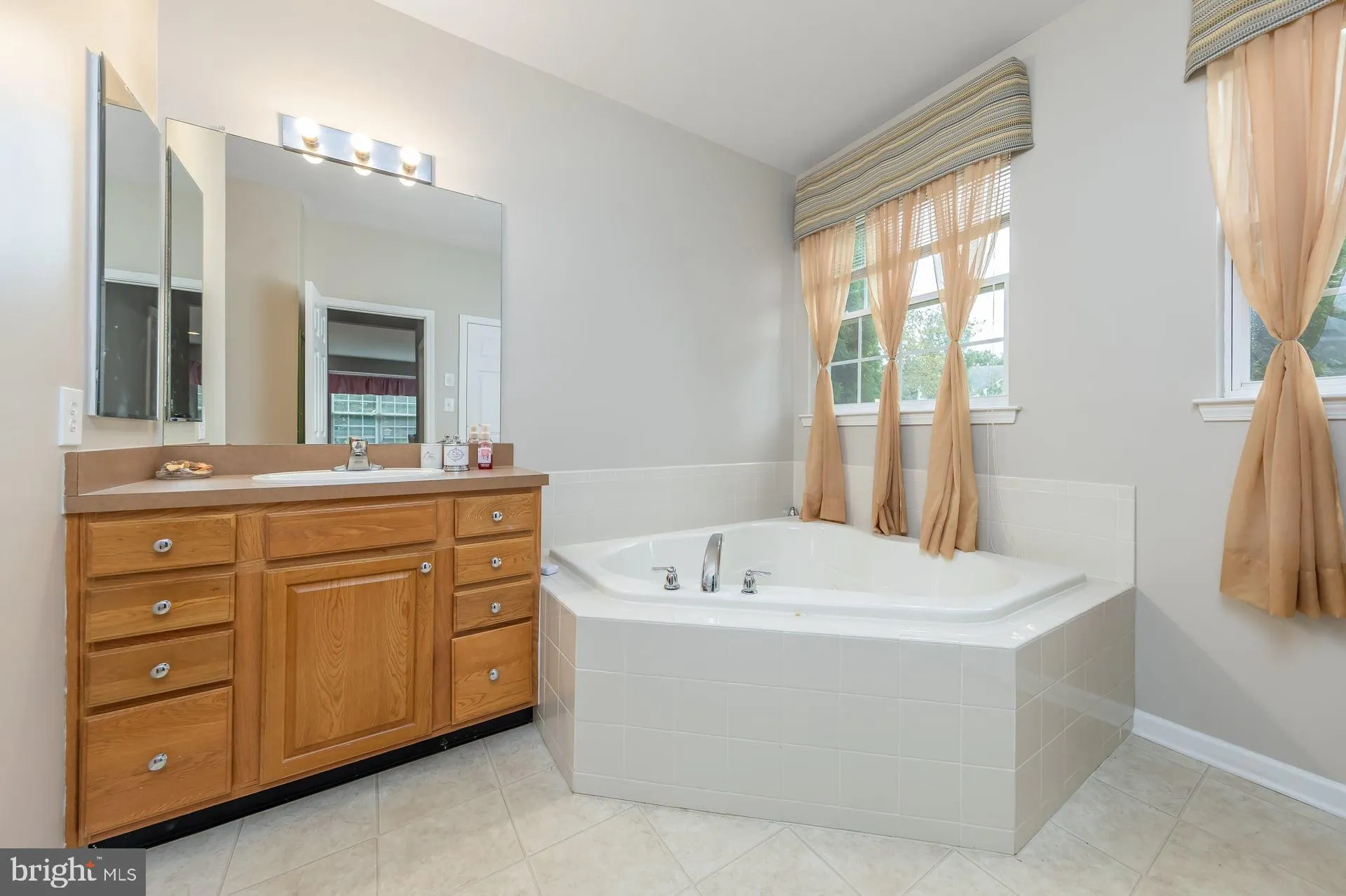 Swedesboro, New Jersey 08085, United States, 4 Bedrooms Bedrooms, ,3 BathroomsBathrooms,Residential,Contingent,215643