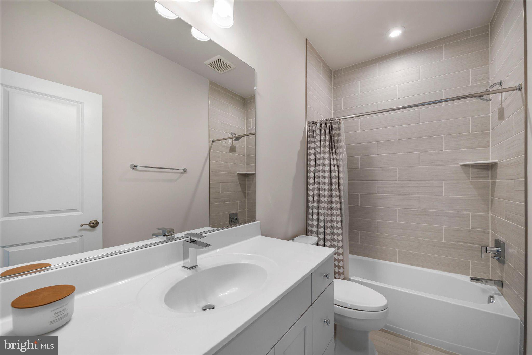 POLAND HILL - Residential