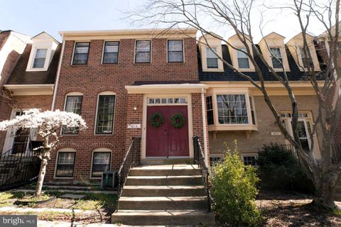 4914 CARRIAGEPARK ROAD FAIRFAX VA 22032