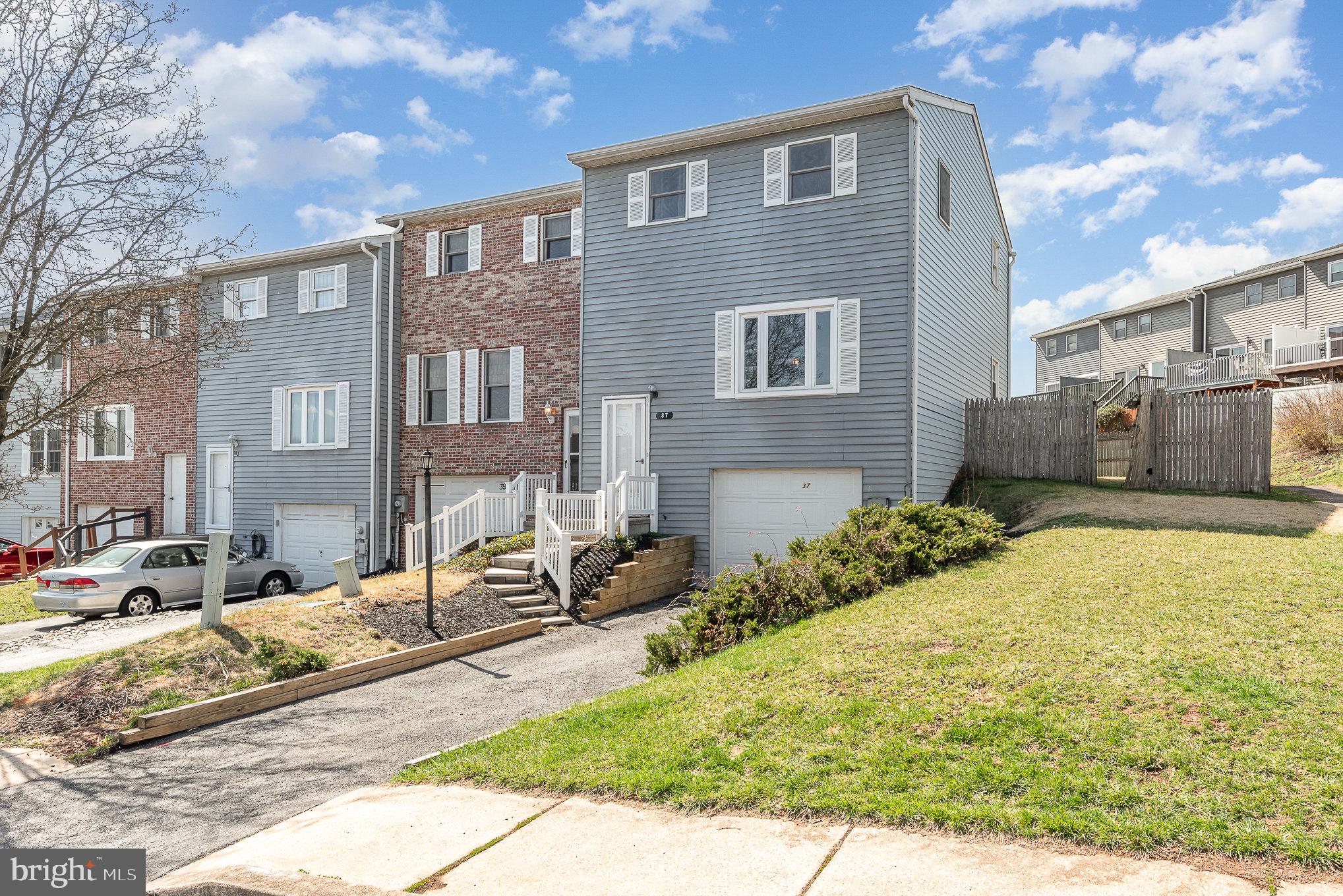 VALLEY GREEN VILLAGE WEST - Residential