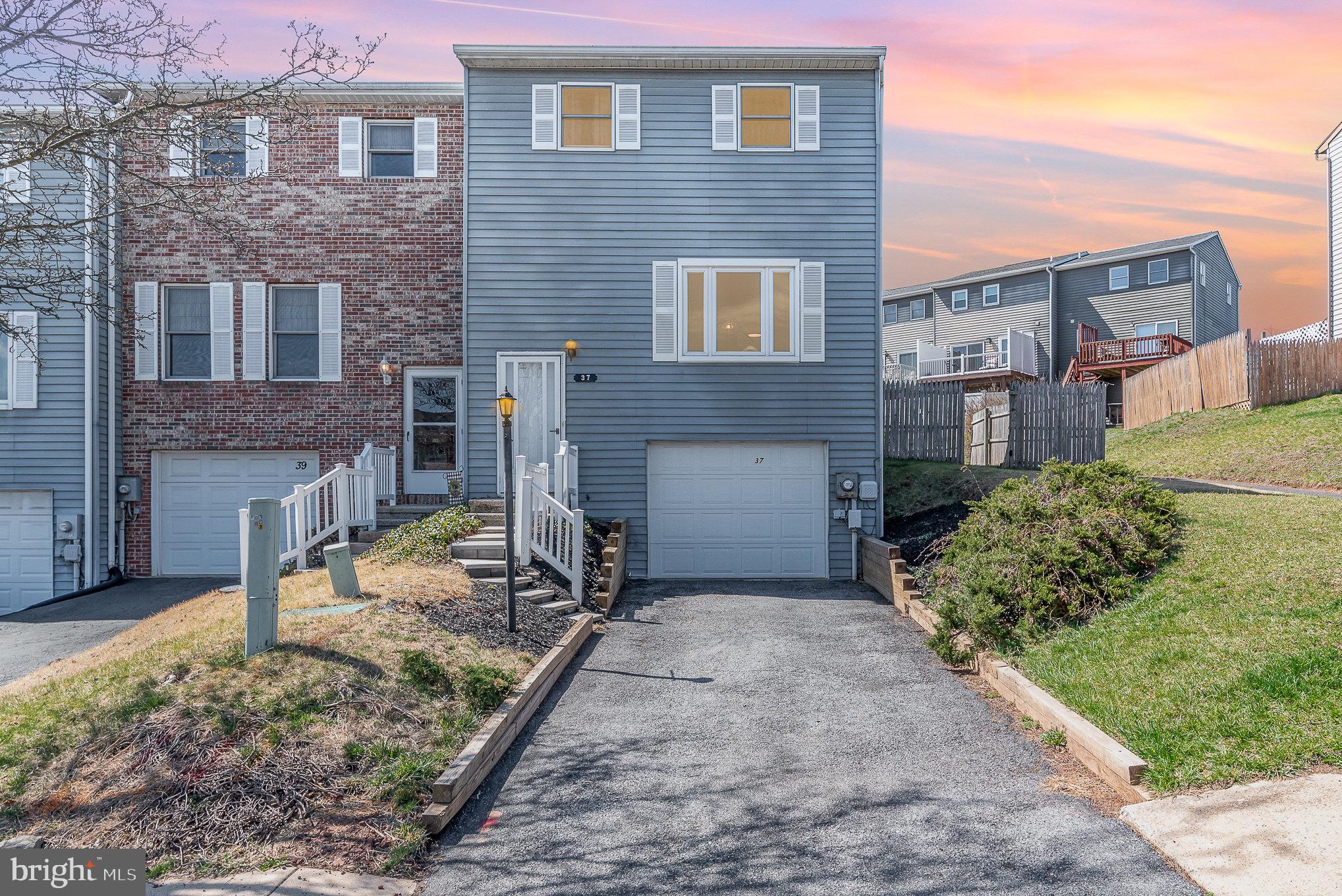 VALLEY GREEN VILLAGE WEST - Residential