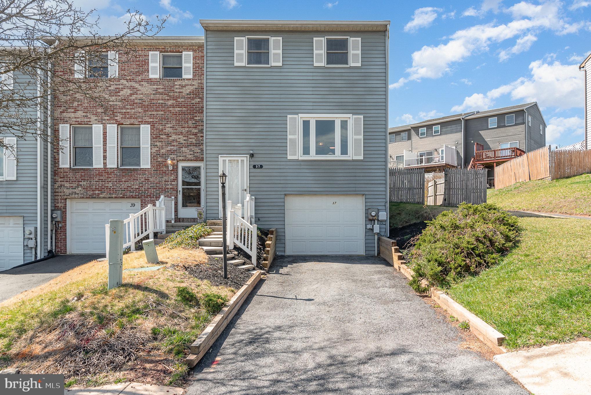 VALLEY GREEN VILLAGE WEST - Residential