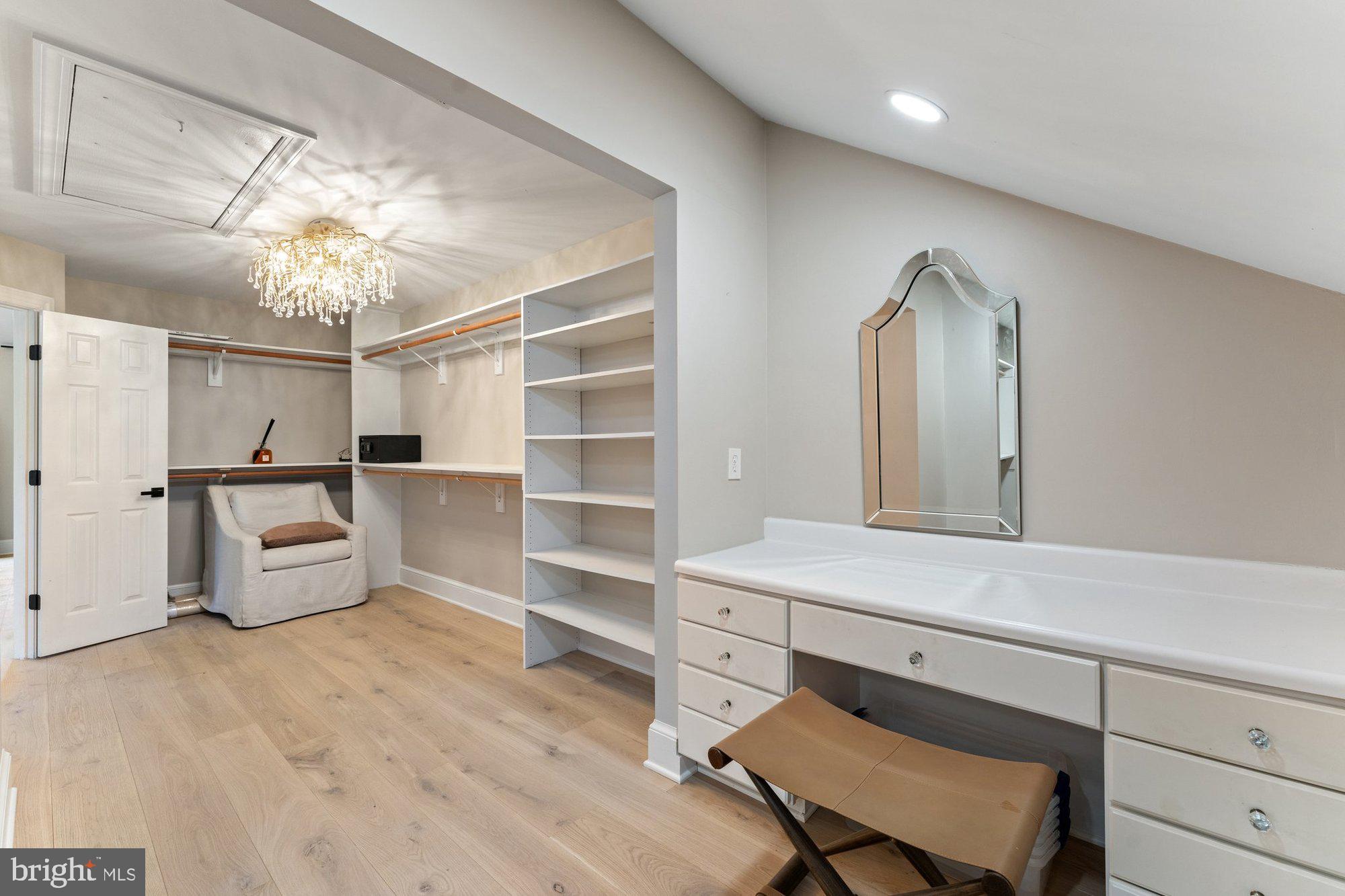 POLO PLACE - Residential