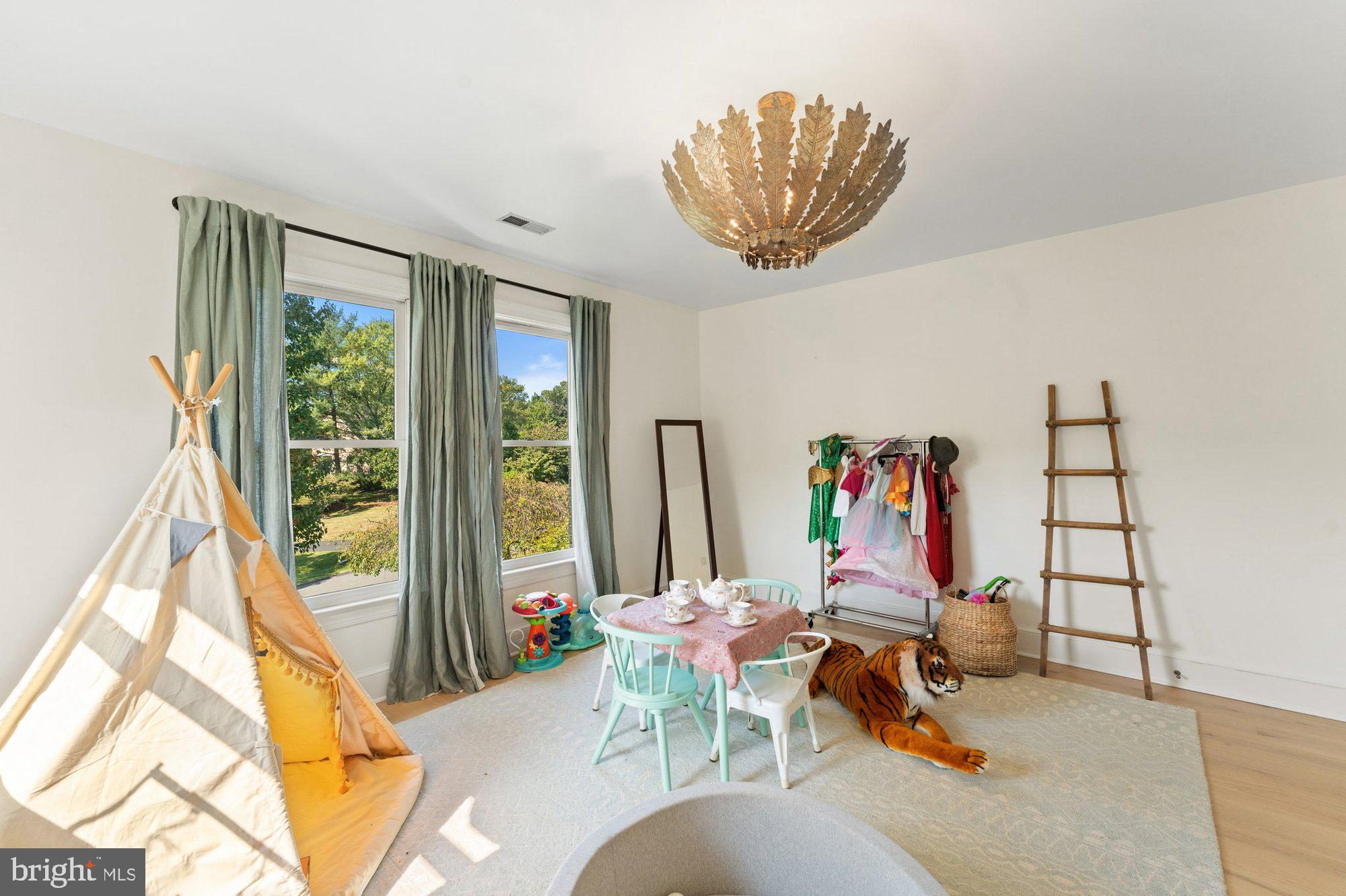 POLO PLACE - Residential