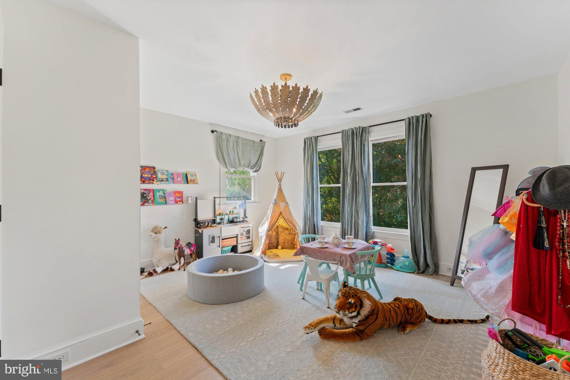 POLO PLACE - Residential