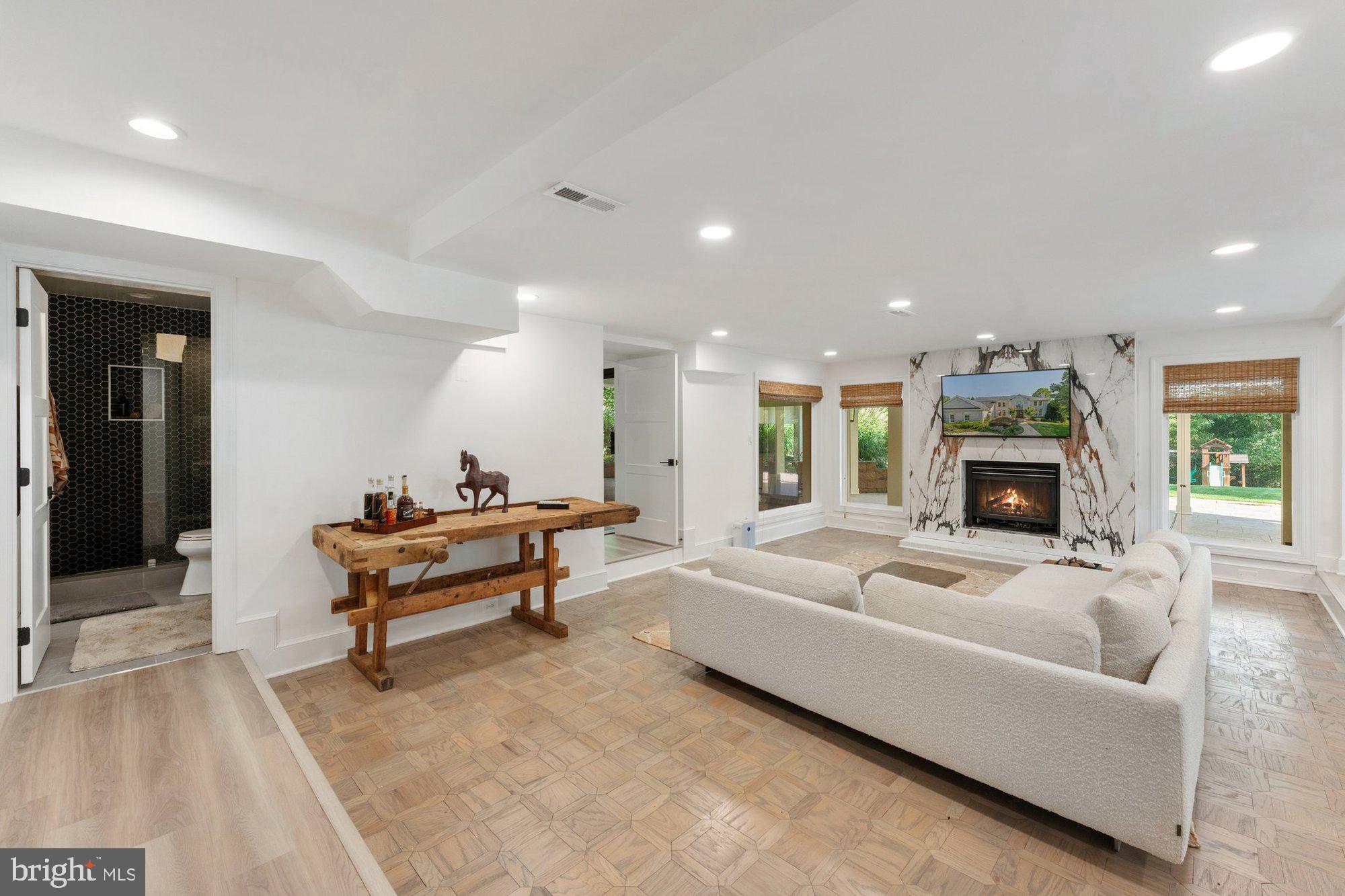 POLO PLACE - Residential