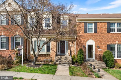 Photo of 4819 Carriagepark Road, FAIRFAX, VA 22032 (MLS # VAFX2295870)