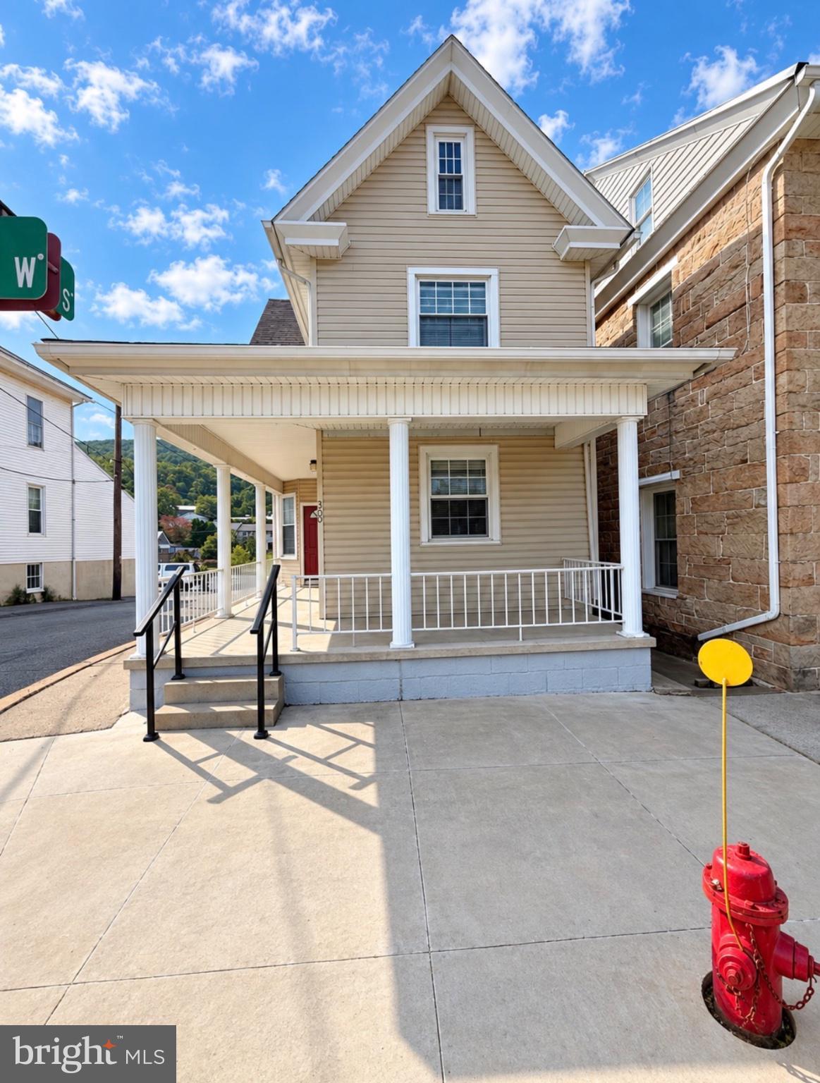 300 W MAIN STREET