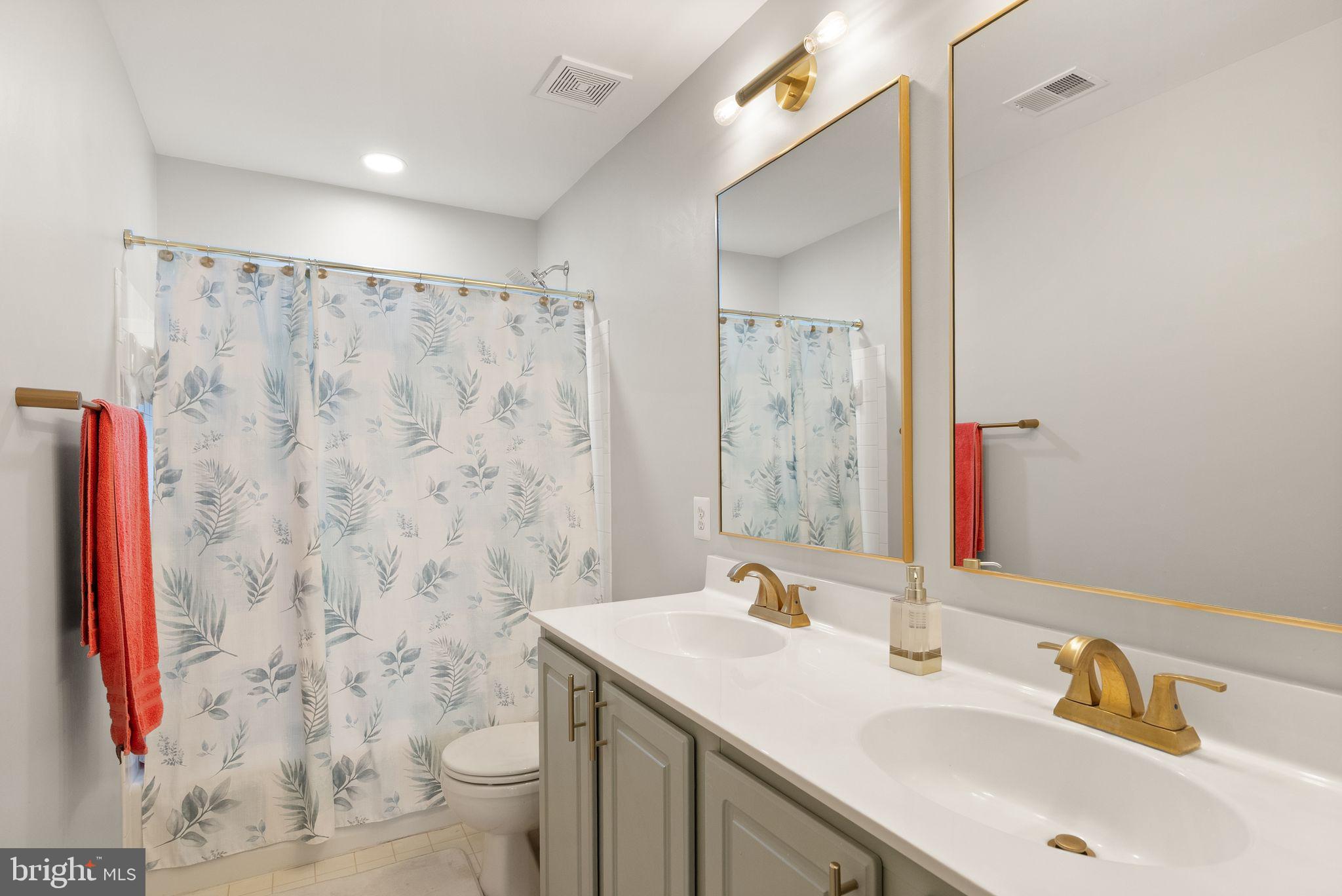 LORTON TOWN CNTR LANDBAY - Residential