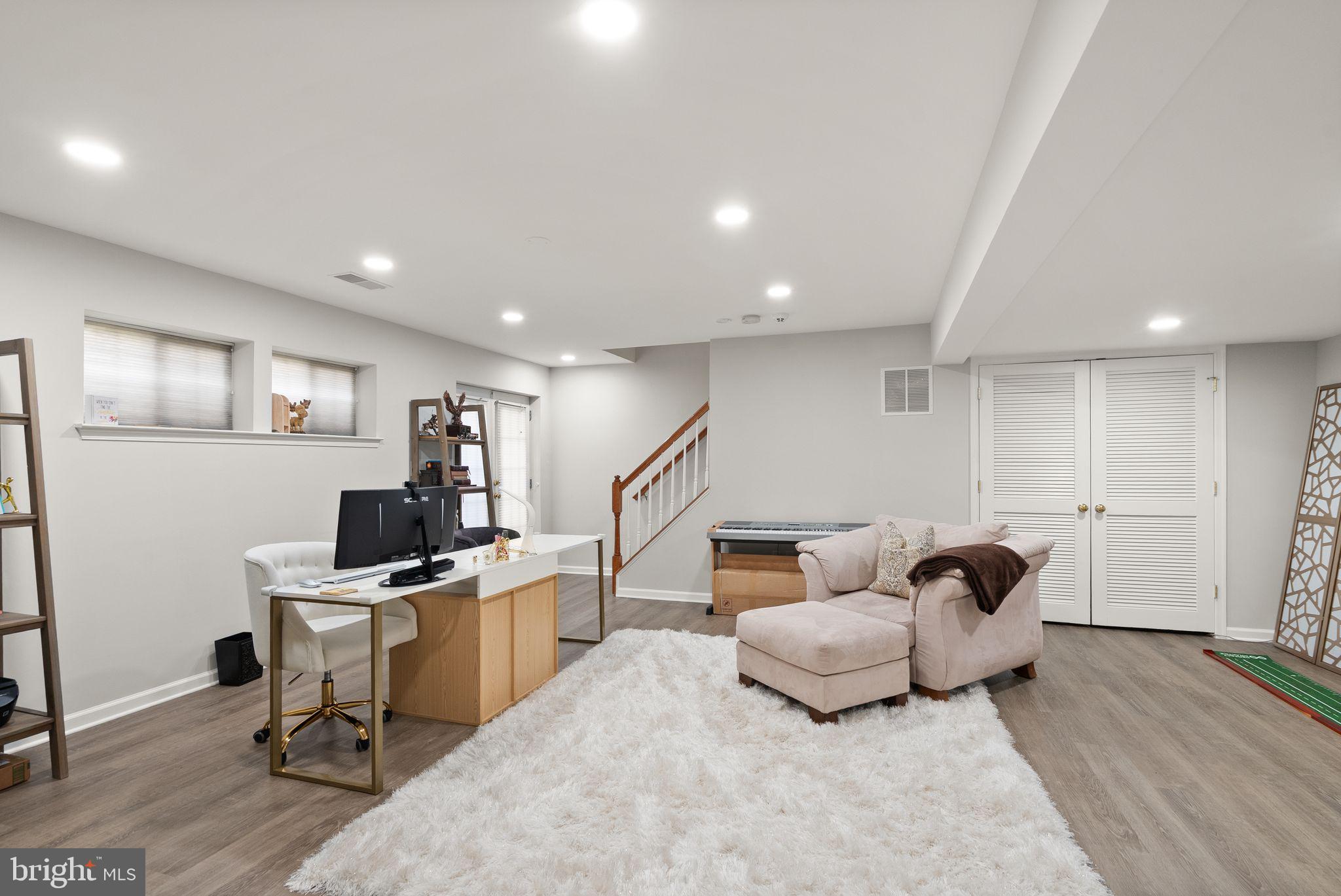 LORTON TOWN CNTR LANDBAY - Residential