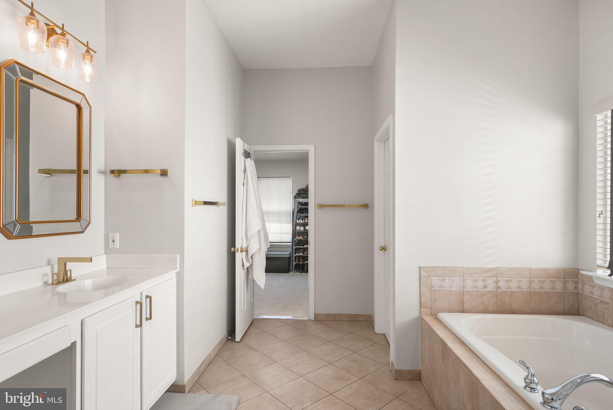 LORTON TOWN CNTR LANDBAY - Residential