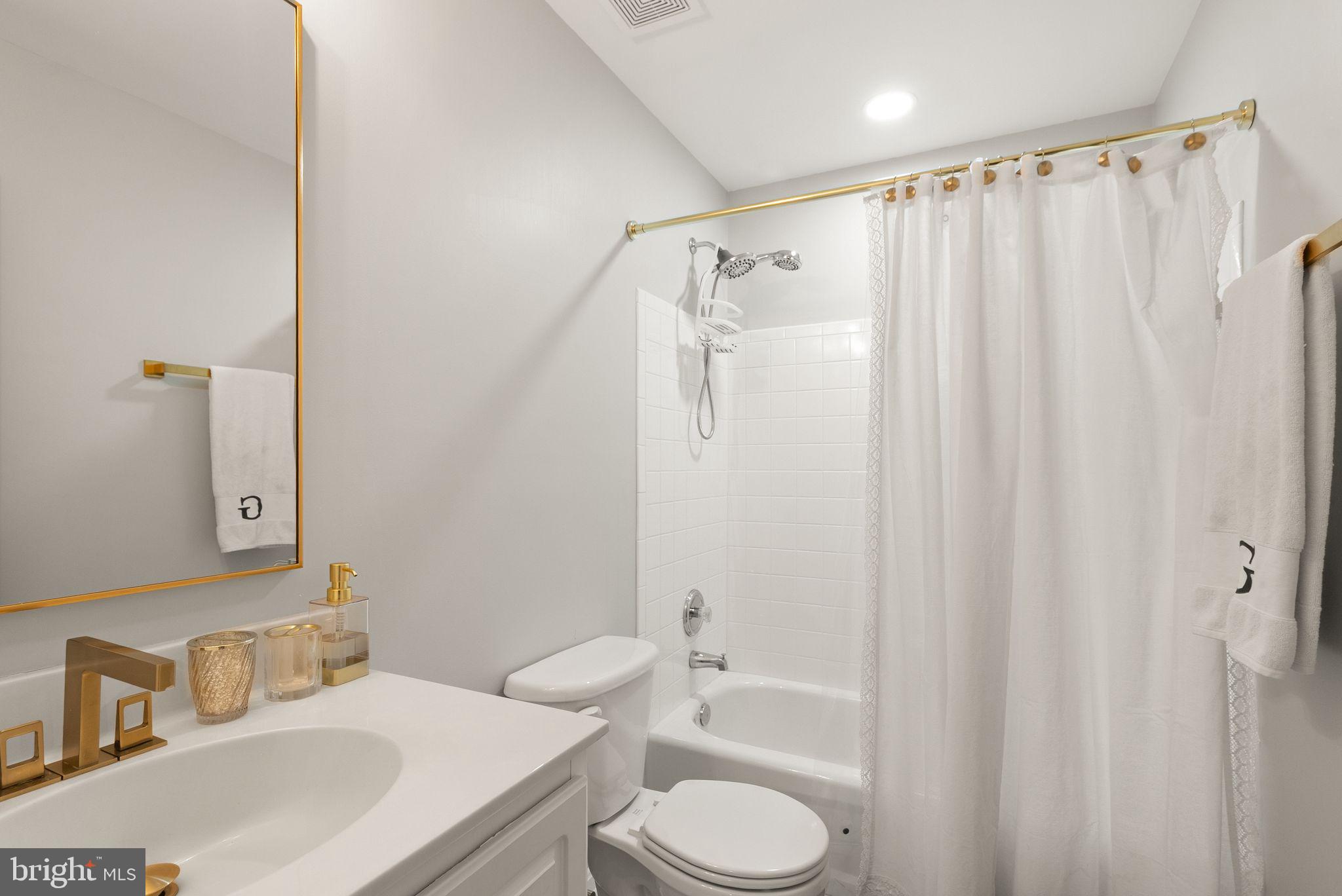 LORTON TOWN CNTR LANDBAY - Residential