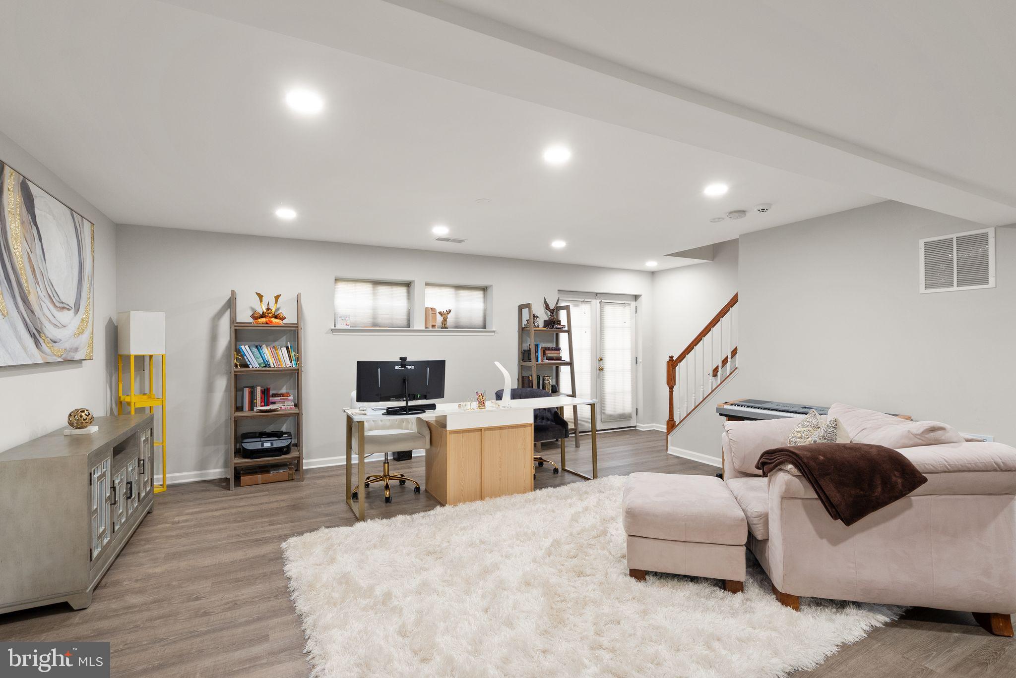 LORTON TOWN CNTR LANDBAY - Residential