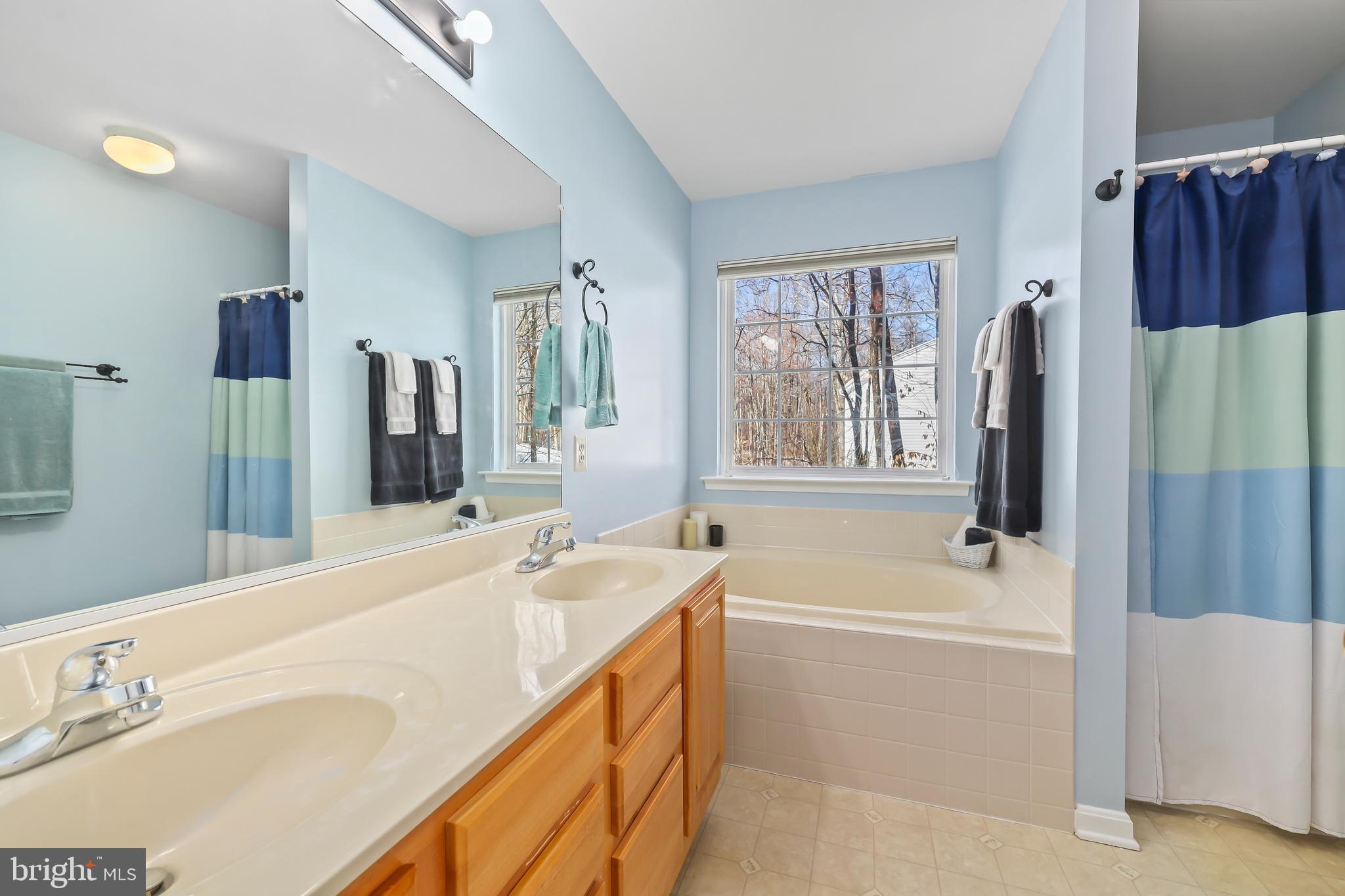 HIDDEN LAKE - Residential