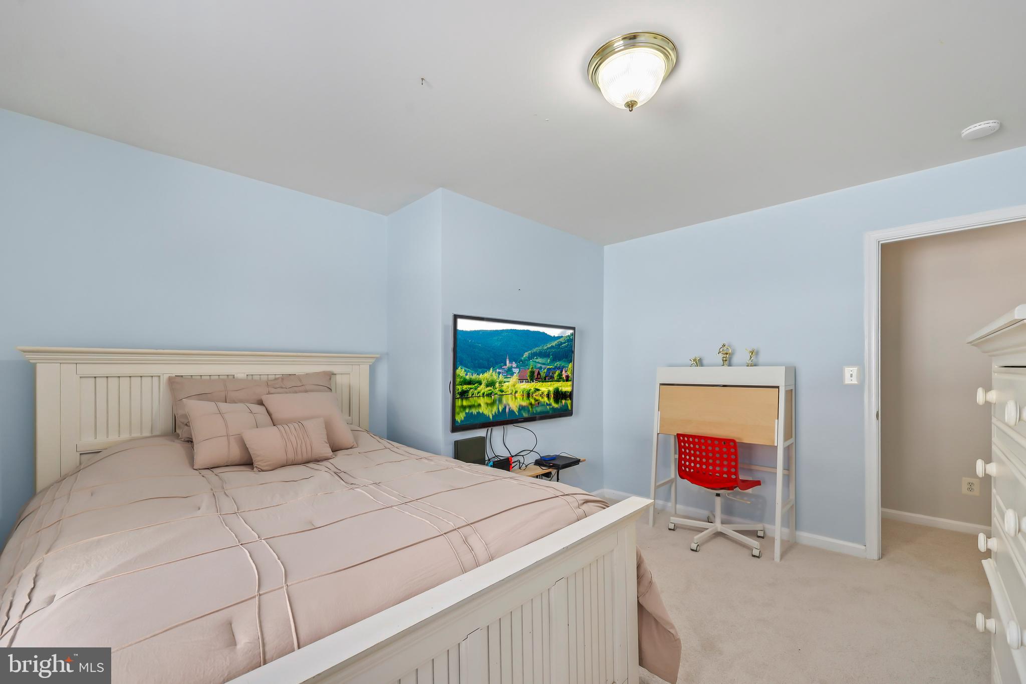 HIDDEN LAKE - Residential