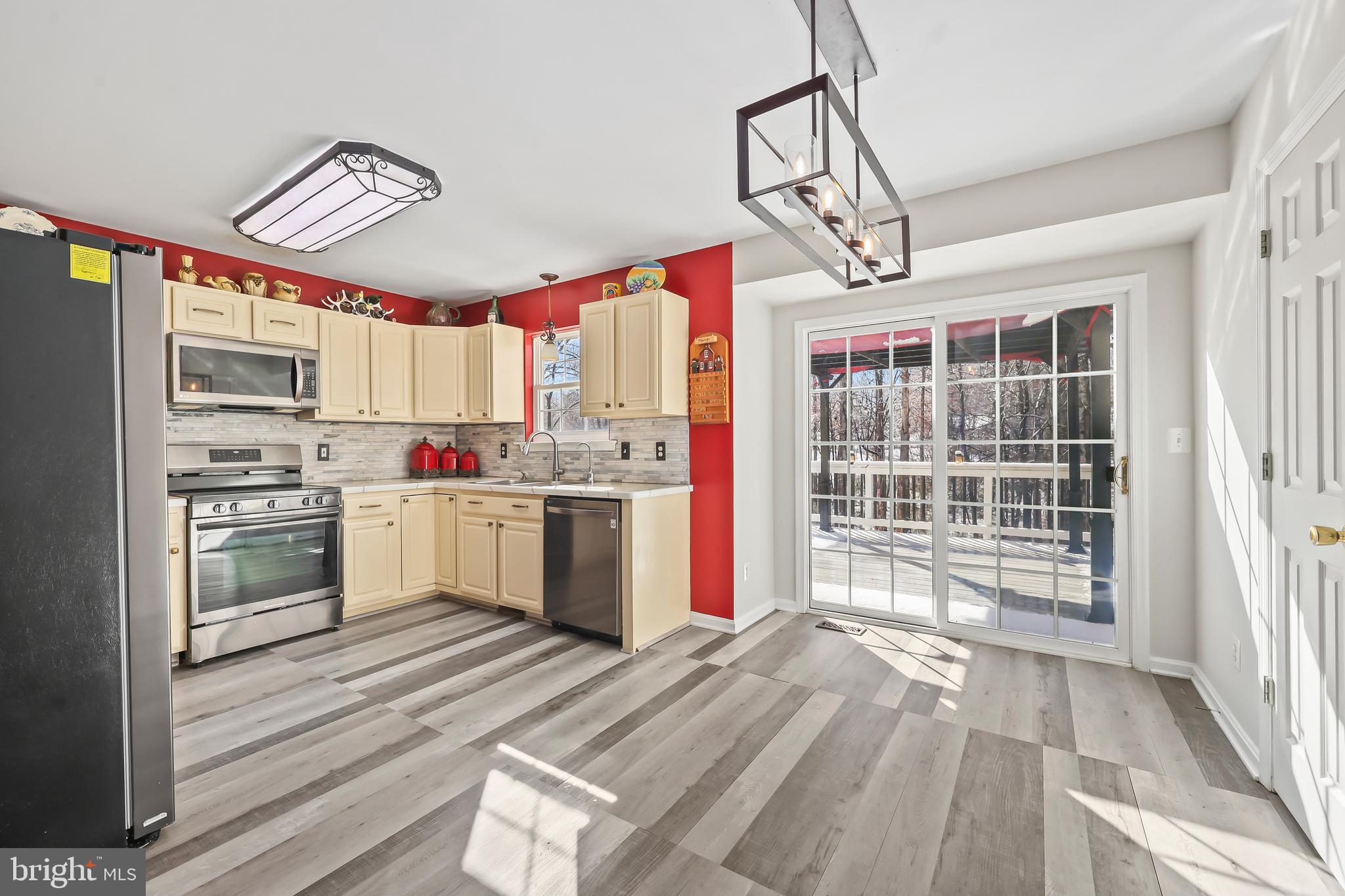 HIDDEN LAKE - Residential