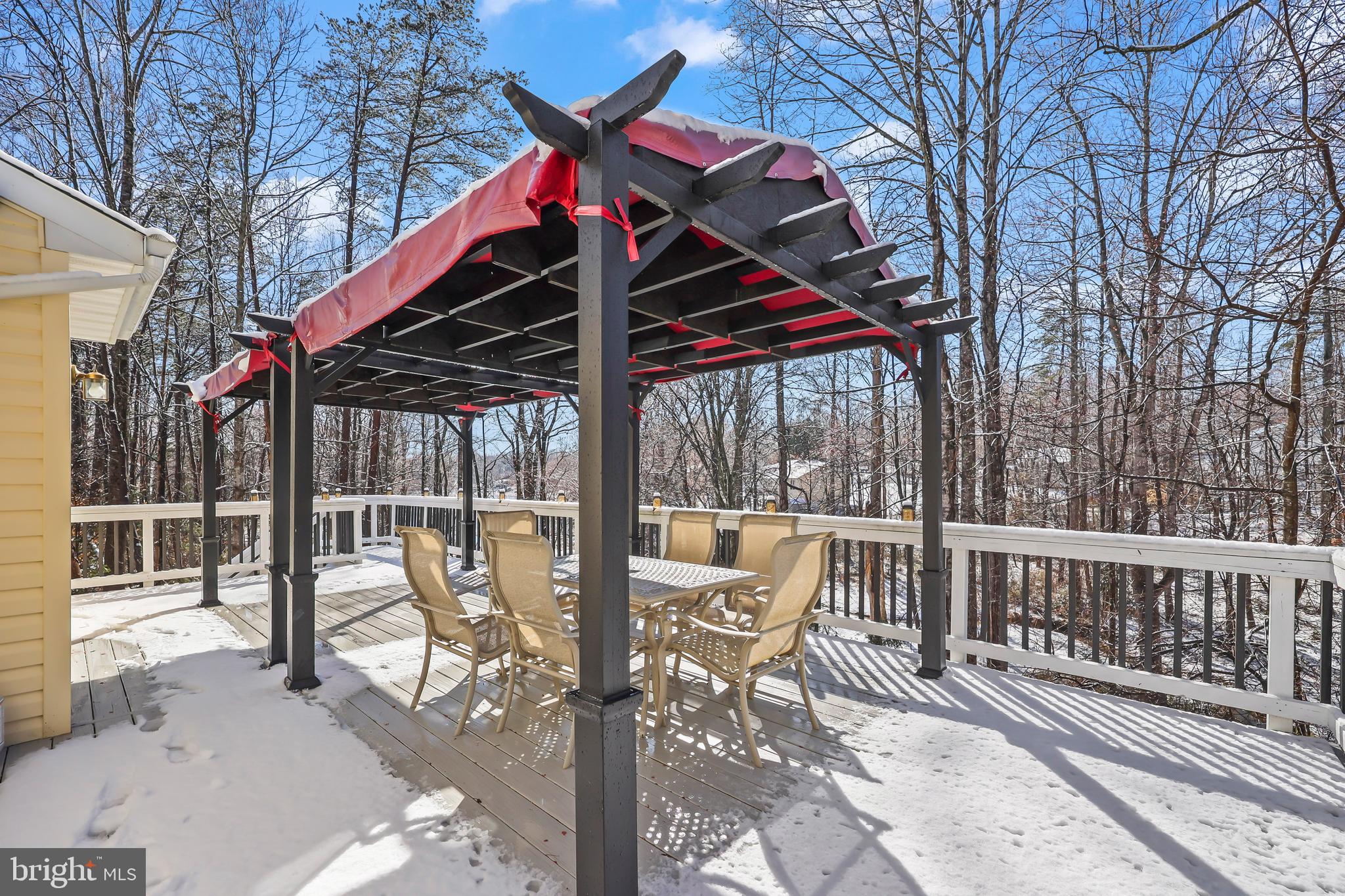 HIDDEN LAKE - Residential