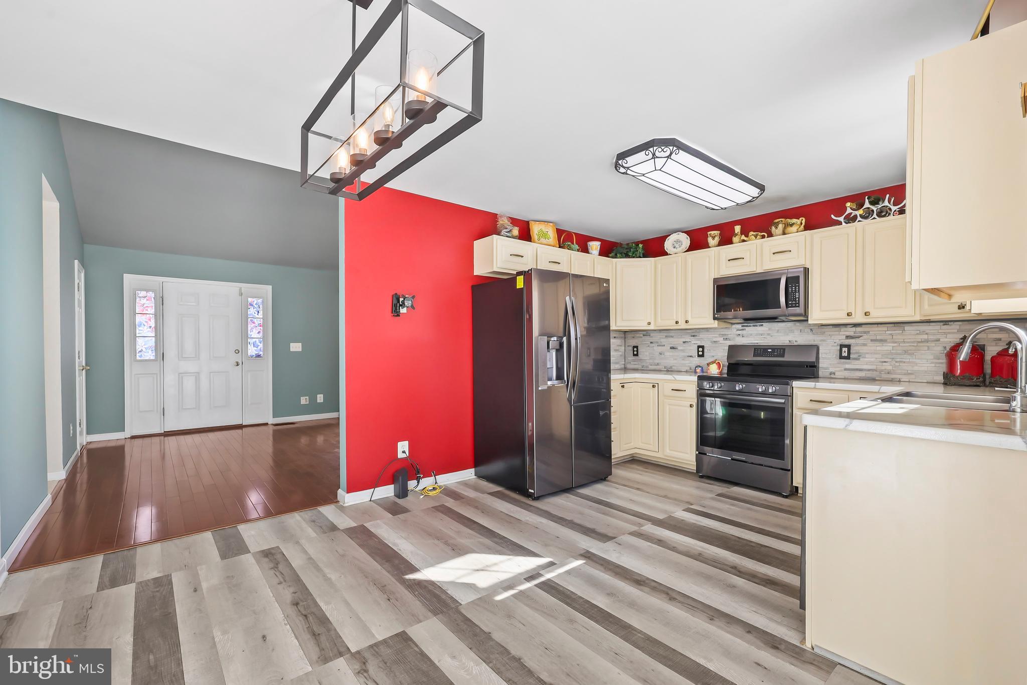 HIDDEN LAKE - Residential