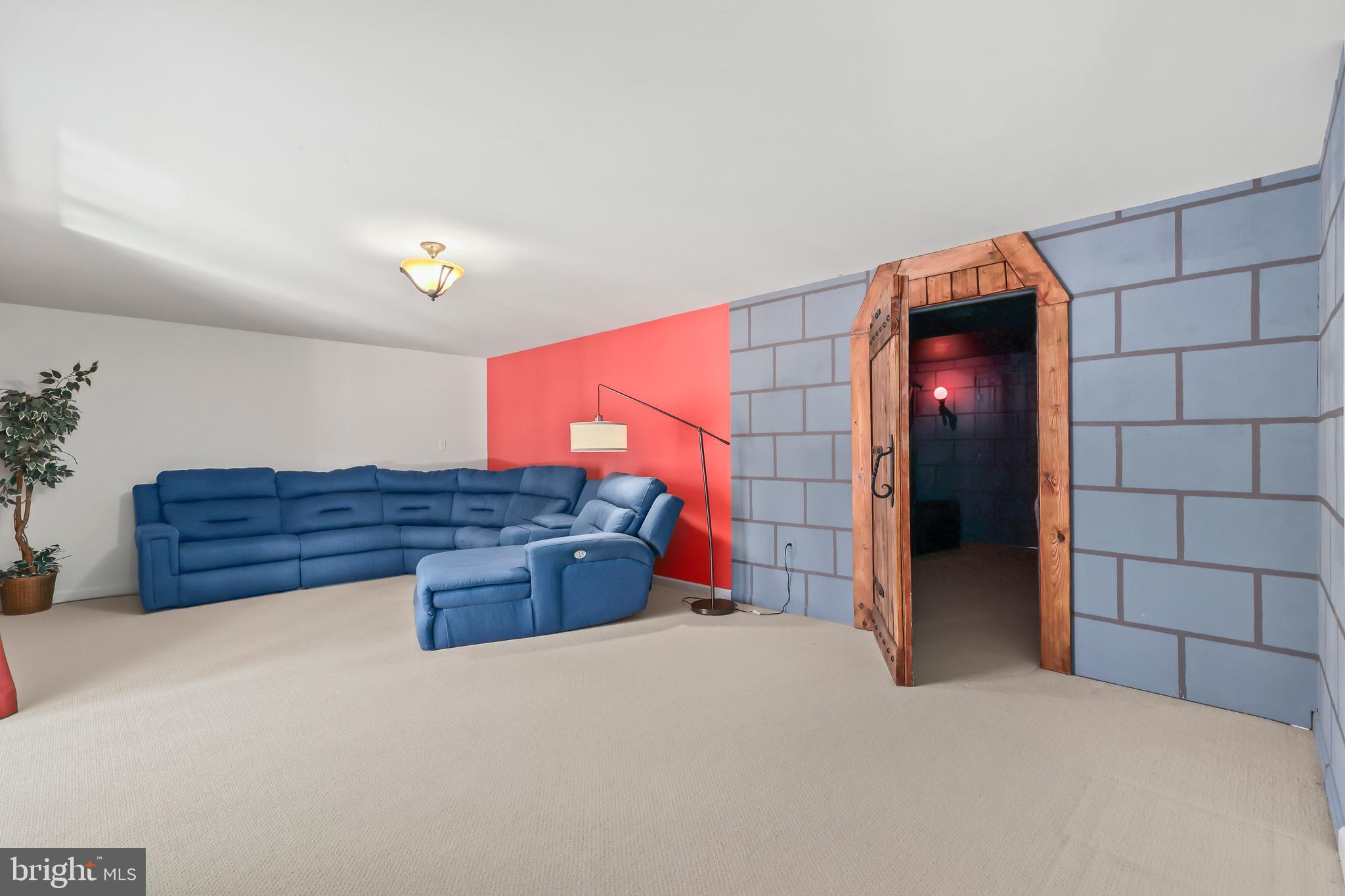 HIDDEN LAKE - Residential