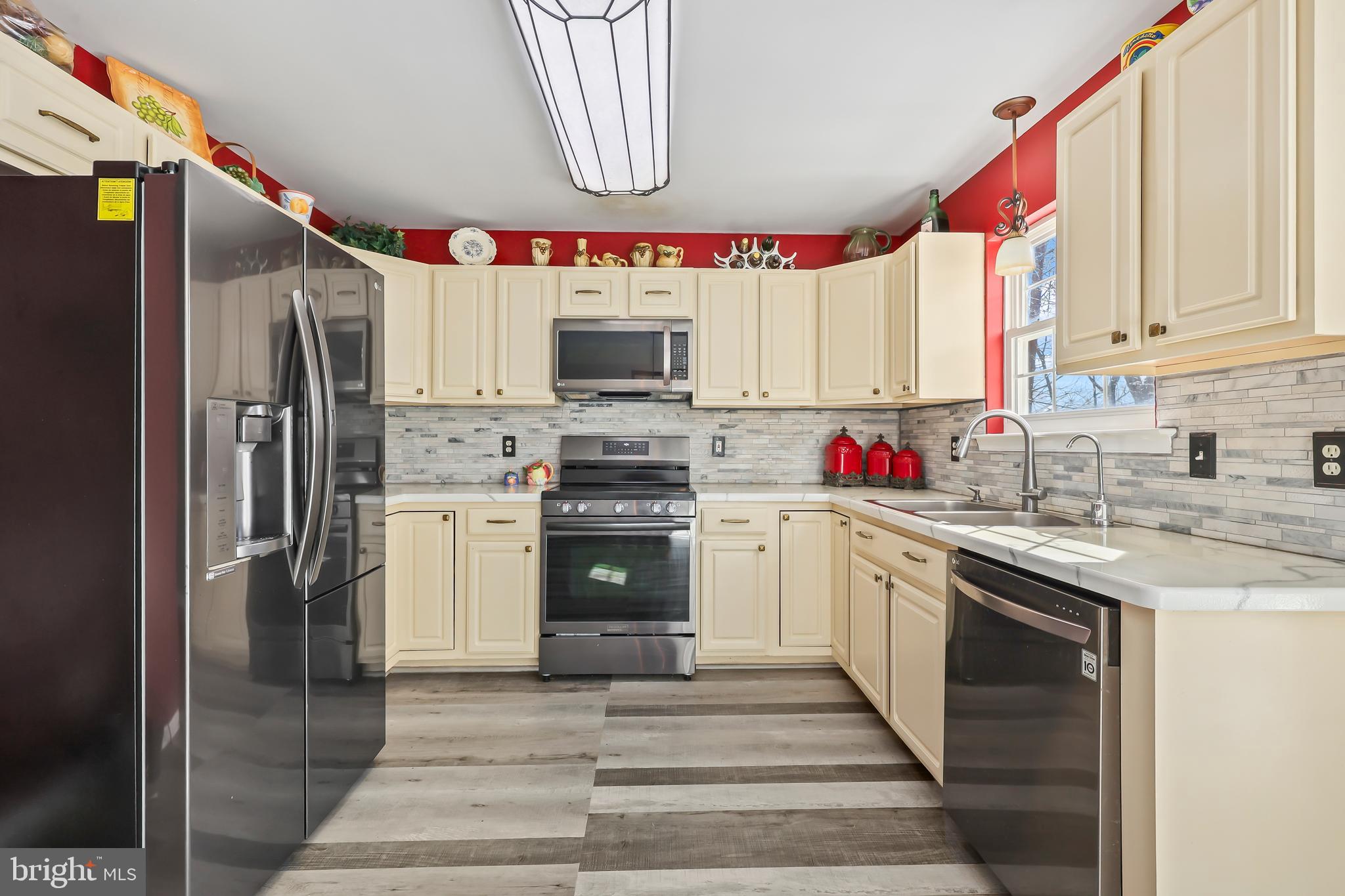 HIDDEN LAKE - Residential