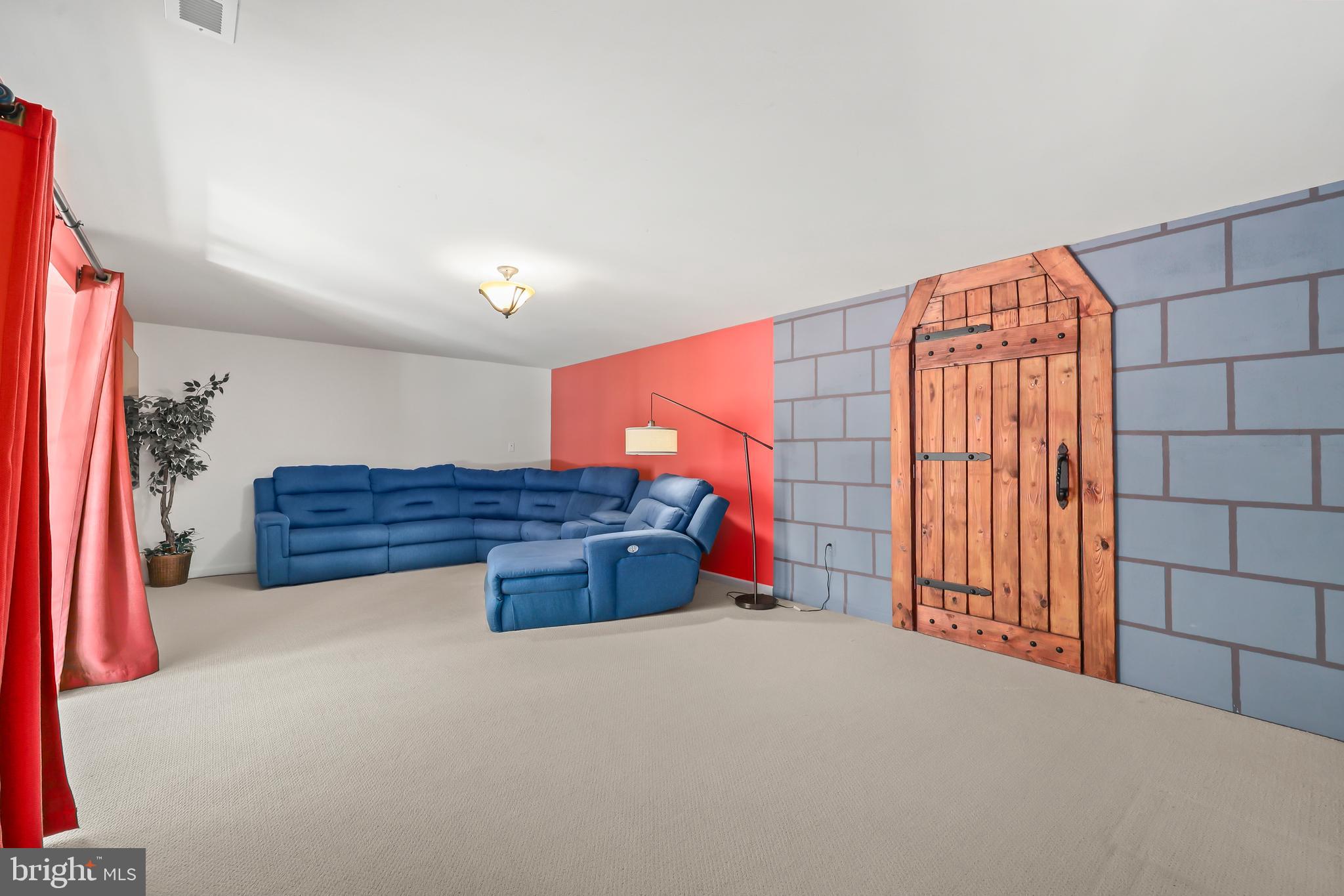 HIDDEN LAKE - Residential