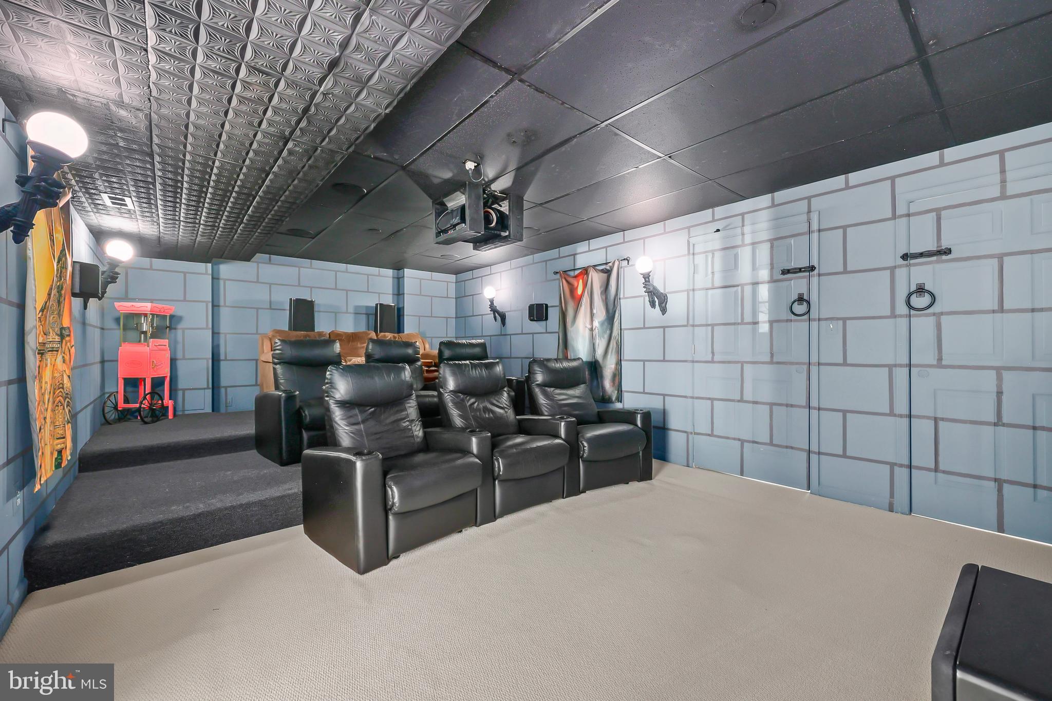 HIDDEN LAKE - Residential