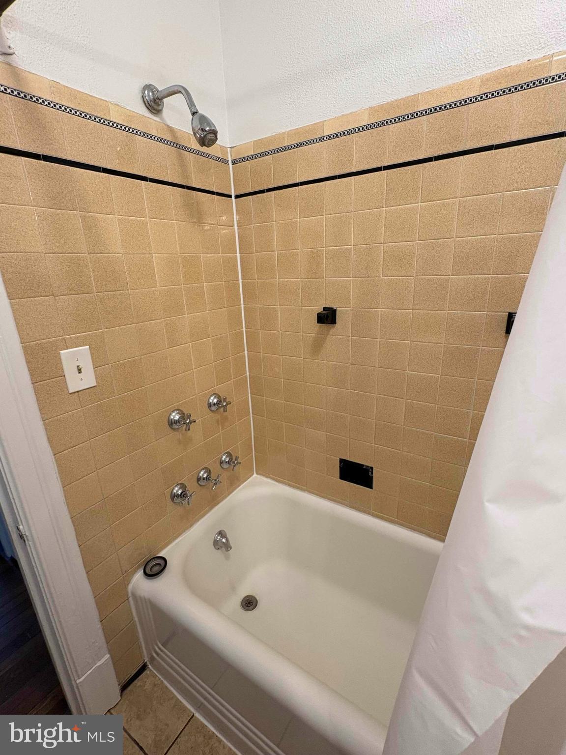 GARRETT PARK - Residential Lease