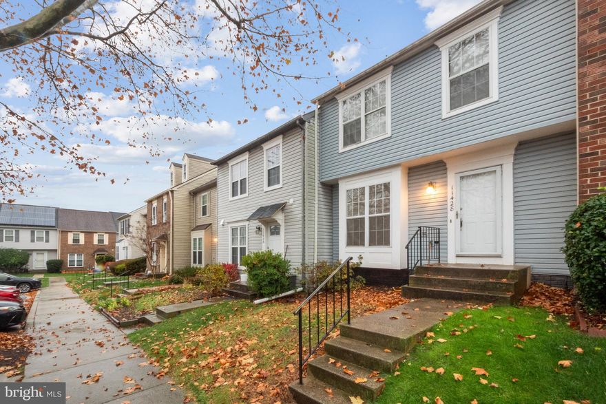 Nice Renovate Townhouse 3 Bedroom 3 Full and 1 Half bath. New Paint,Up date Bathrooms,New Kitchen Counter Top. Newer Appliances, Nice Deck , Backyard and Finished Basement with Full  Bath. New water proof wood floor..Closed to Shoping Center,I-270, Bus stop,Mark Station .