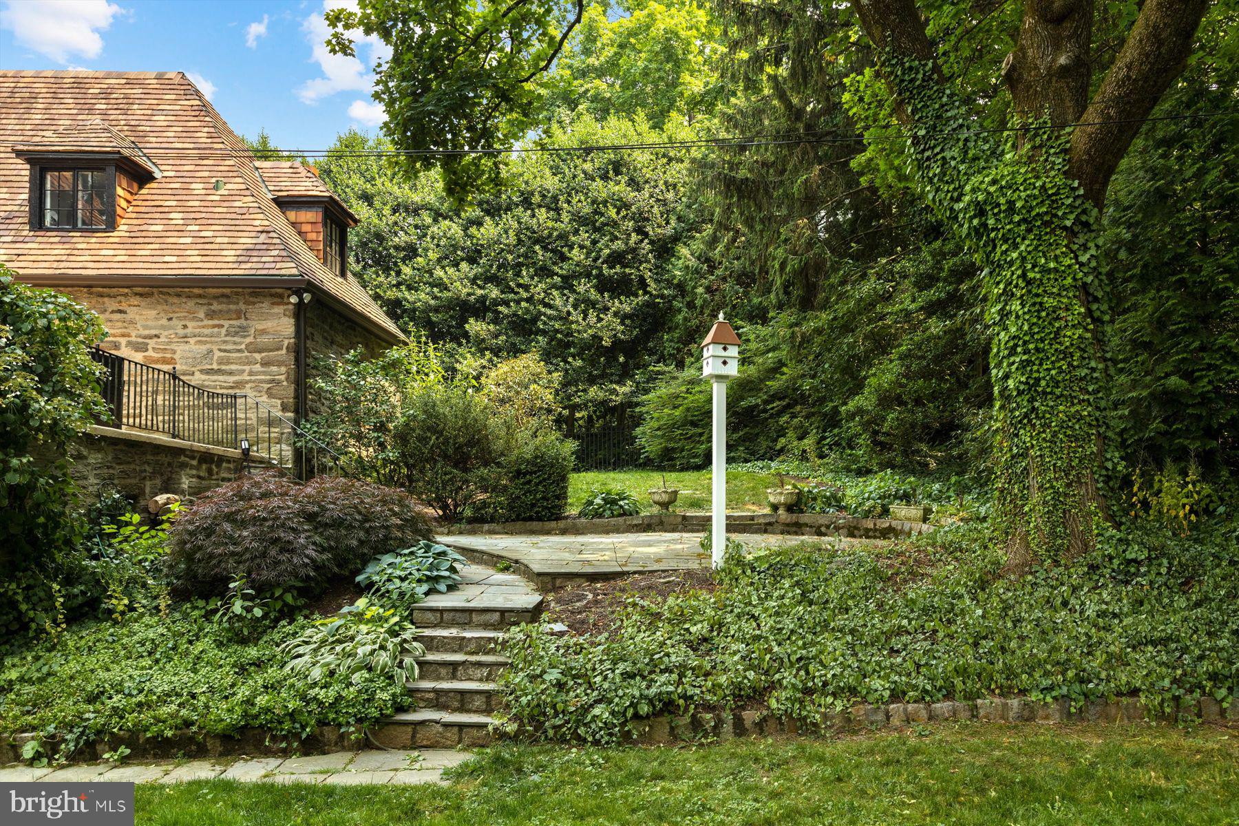 CHESTNUT HILL - Residential