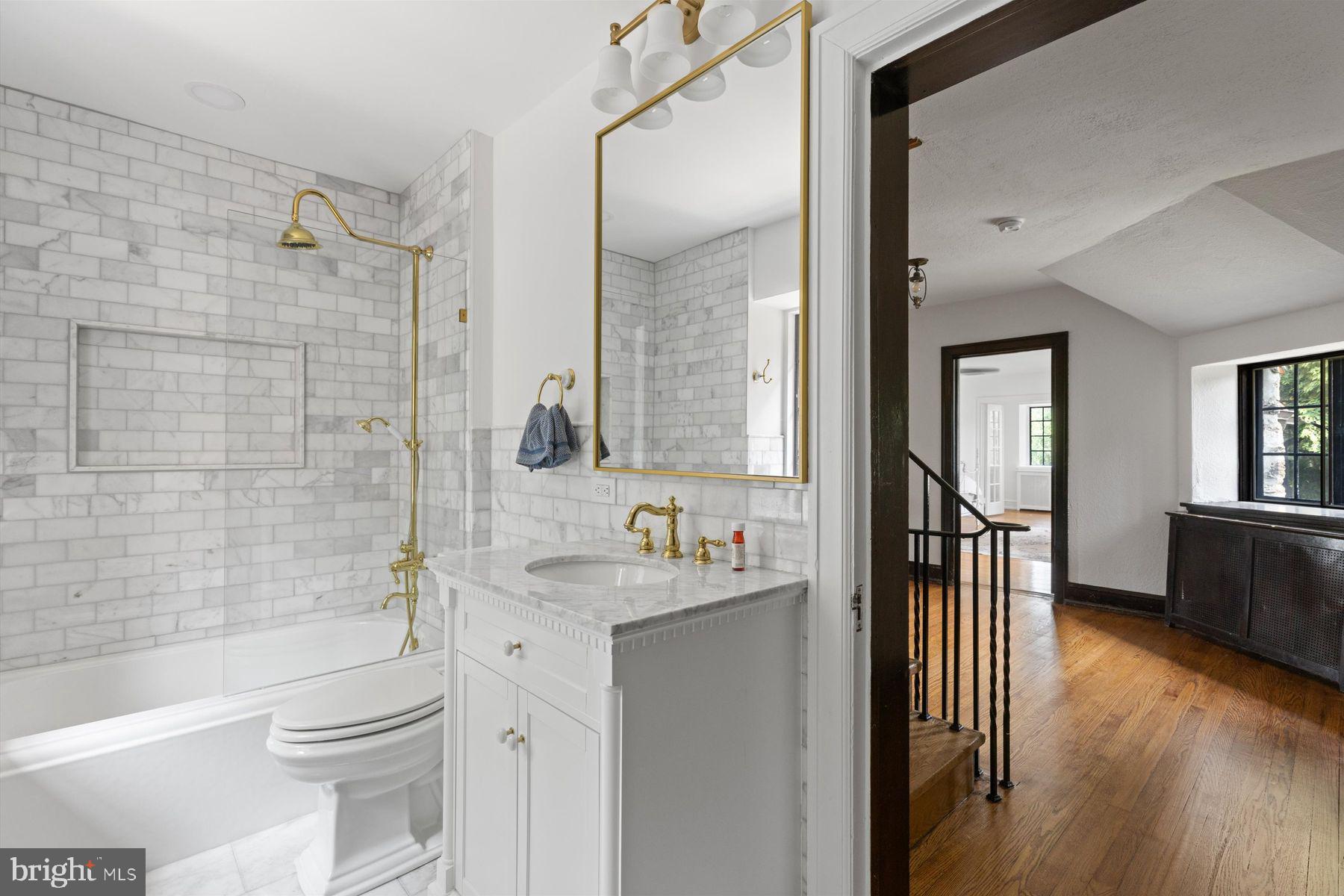 CHESTNUT HILL - Residential