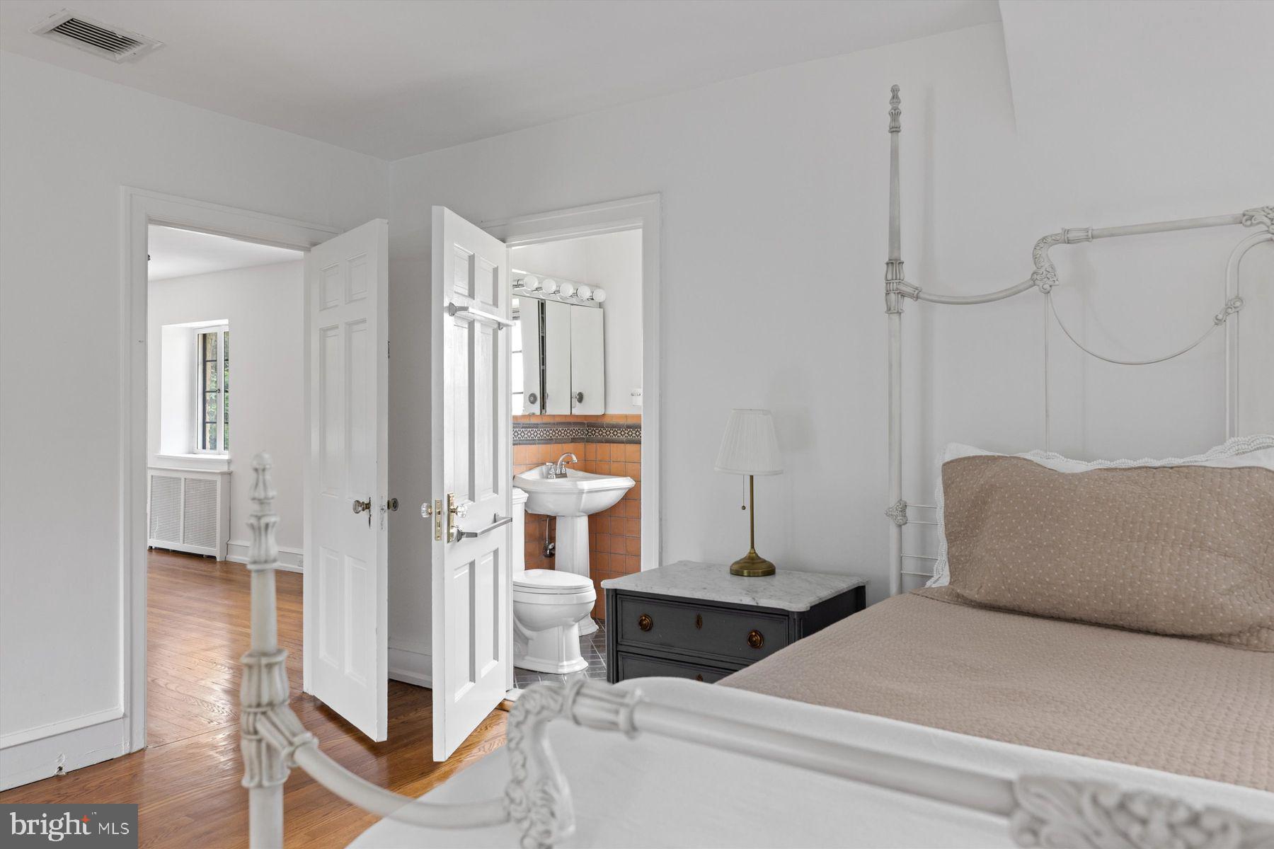 CHESTNUT HILL - Residential