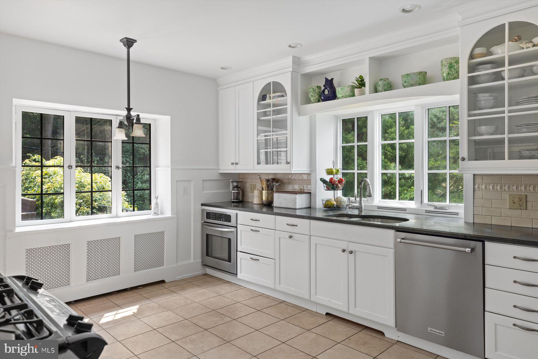 CHESTNUT HILL - Residential