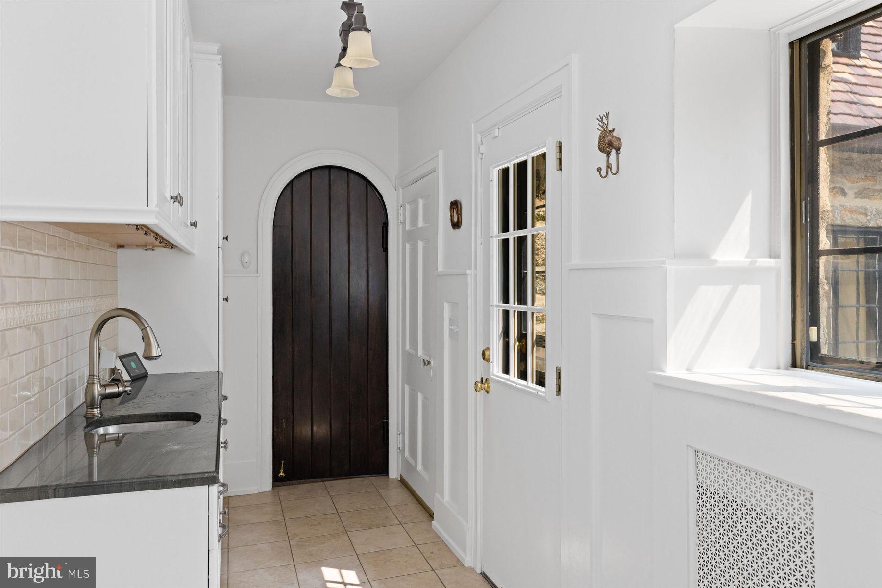 CHESTNUT HILL - Residential