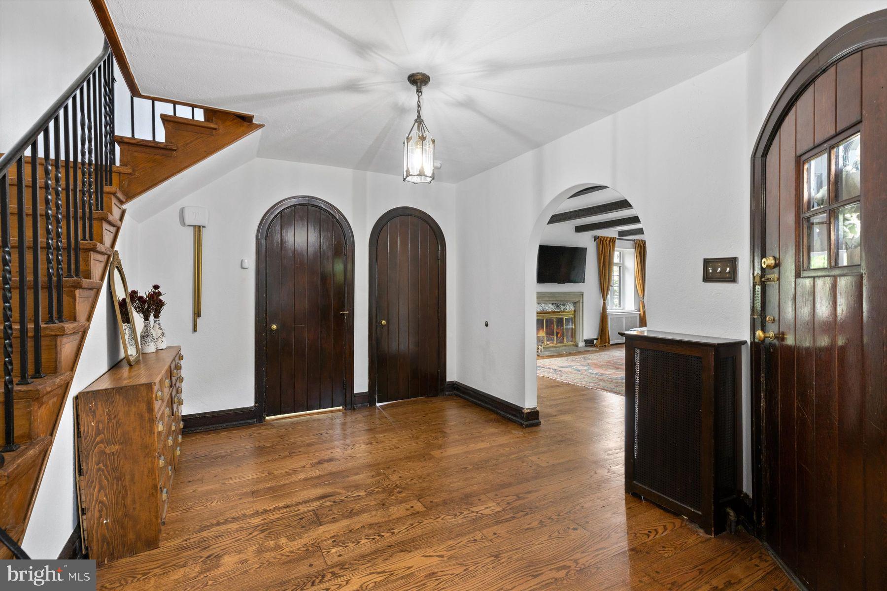 CHESTNUT HILL - Residential