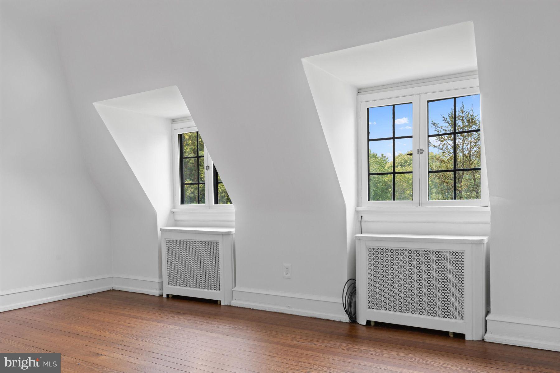 CHESTNUT HILL - Residential