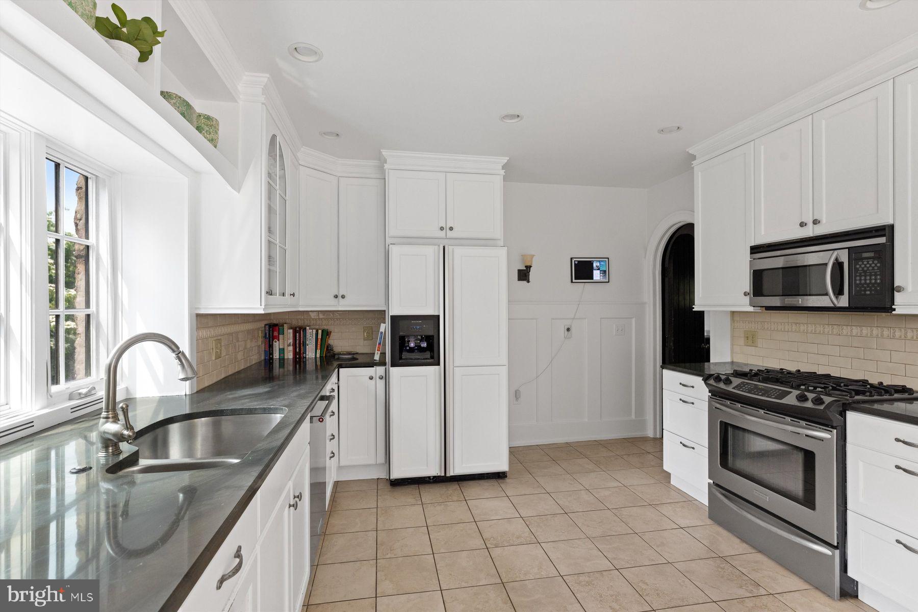 CHESTNUT HILL - Residential