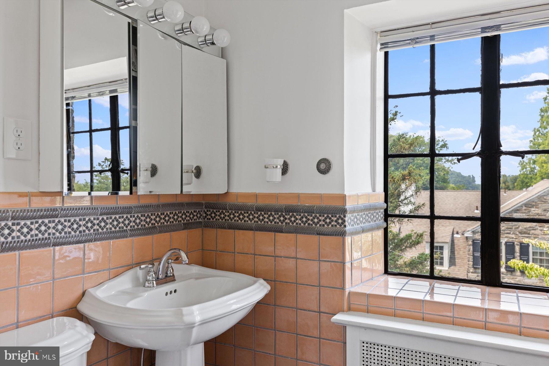 CHESTNUT HILL - Residential