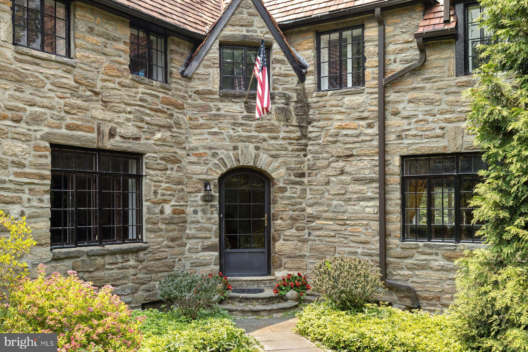 CHESTNUT HILL - Residential