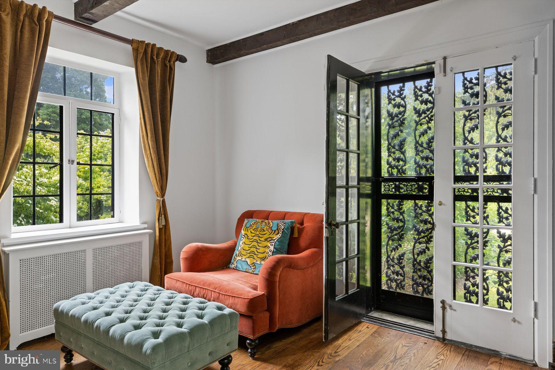 CHESTNUT HILL - Residential