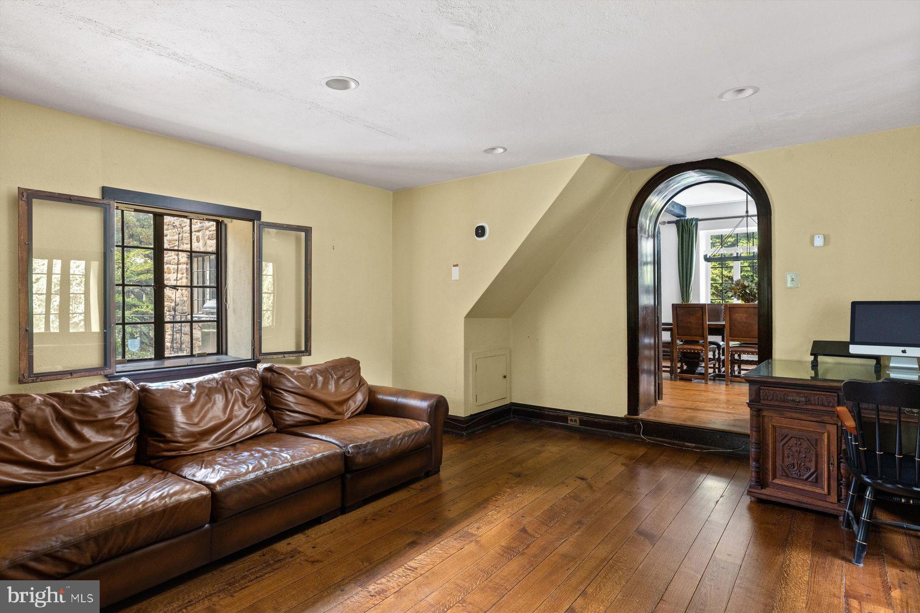 CHESTNUT HILL - Residential